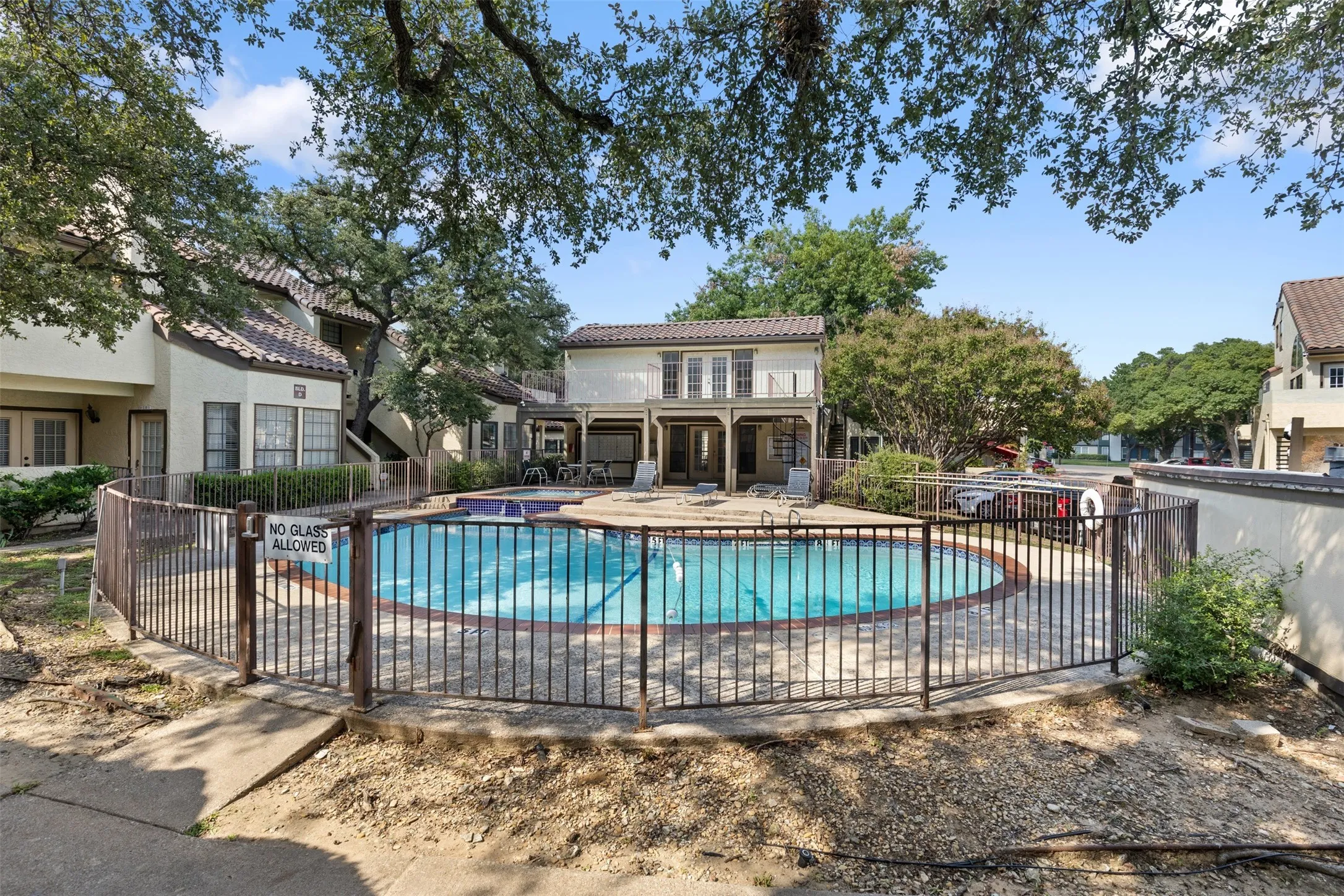 Condominium For Sale in Dallas County , 5590 Spring Valley Road C102, Dallas, Texas 75254, 2 Bedroom, 2 Bathroom, 1 Garage spaces, 814 Sqft, built in 1982, Preowned, mls#21244415, Real Estate Agent in Dallas, Homes For Sale in Dallas county, Homes For Sale in Dallas, Realtor in Dallas Texas, Real Estate Brokerage Independent Realty Texas, Luminita Cordes Realtor
