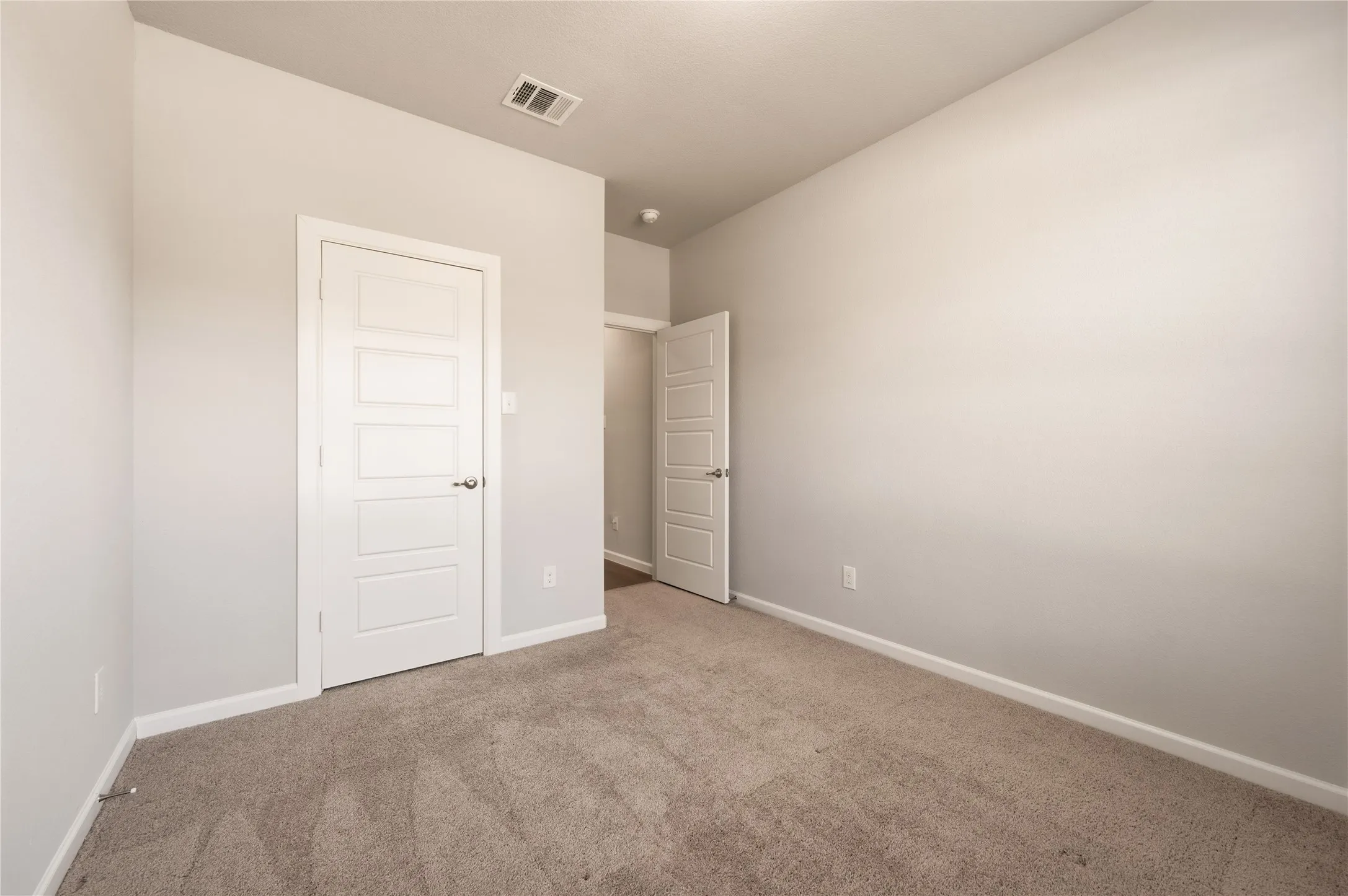 Single Family Residence For Sale in Tarrant County , 4727 Bluffview Drive, Haltom City, Texas 76137, 5 Bedroom, 3 Bathroom, 2 Garage spaces, 2,533 Sqft, built in 2020, mls#21240443, Real Estate Agent in Haltom City, Homes For Sale in Tarrant county, Homes For Sale in Haltom City, Realtor in Haltom City Texas, Real Estate Brokerage Independent Realty Texas, Luminita Cordes Realtor