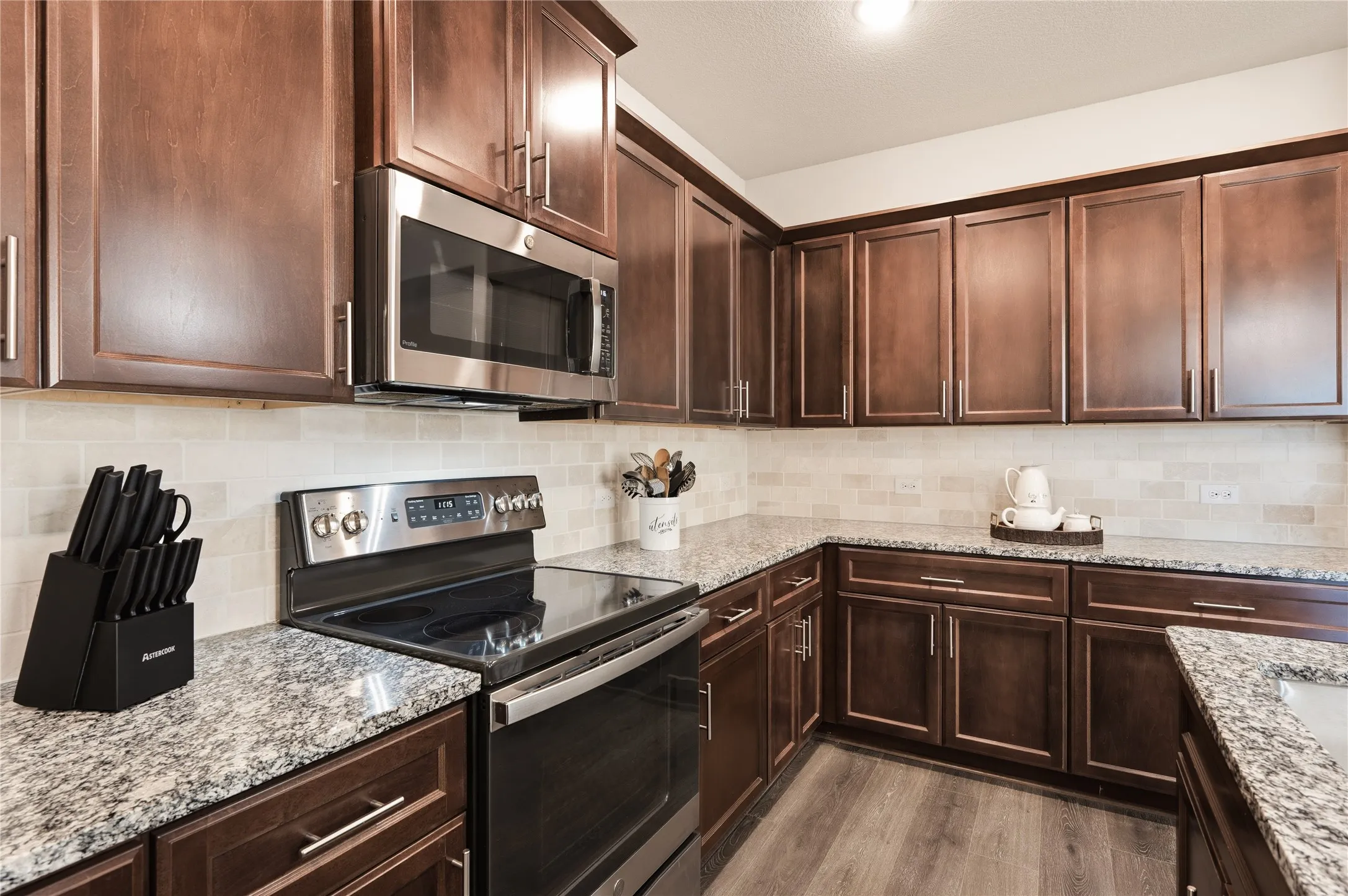 Single Family Residence For Sale in Tarrant County , 4727 Bluffview Drive, Haltom City, Texas 76137, 5 Bedroom, 3 Bathroom, 2 Garage spaces, 2,533 Sqft, built in 2020, mls#21240443, Real Estate Agent in Haltom City, Homes For Sale in Tarrant county, Homes For Sale in Haltom City, Realtor in Haltom City Texas, Real Estate Brokerage Independent Realty Texas, Luminita Cordes Realtor