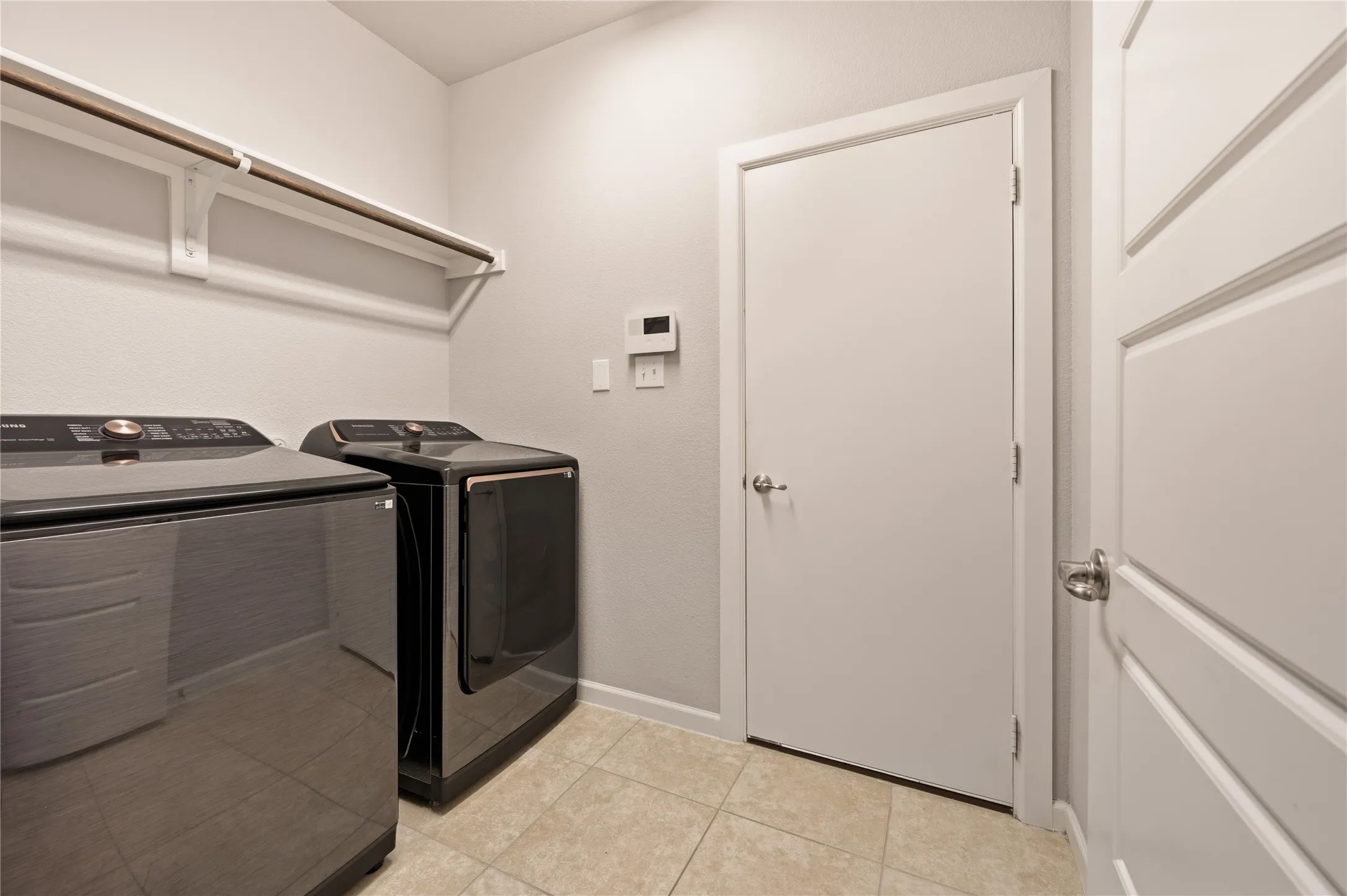 Single Family Residence For Sale in Tarrant County , 4727 Bluffview Drive, Haltom City, Texas 76137, 5 Bedroom, 3 Bathroom, 2 Garage spaces, 2,533 Sqft, built in 2020, mls#21240443, Real Estate Agent in Haltom City, Homes For Sale in Tarrant county, Homes For Sale in Haltom City, Realtor in Haltom City Texas, Real Estate Brokerage Independent Realty Texas, Luminita Cordes Realtor