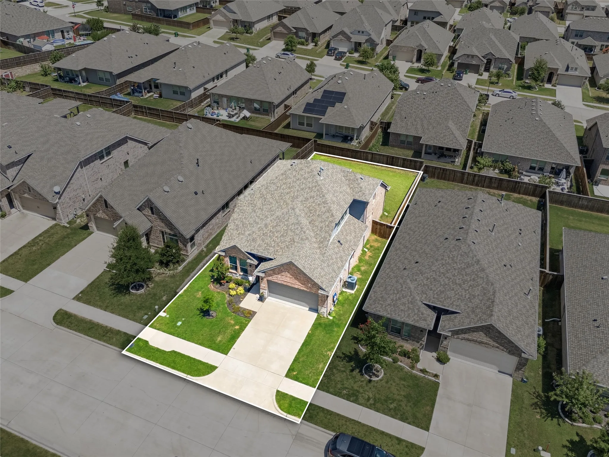 Single Family Residence For Sale in Tarrant County , 4727 Bluffview Drive, Haltom City, Texas 76137, 5 Bedroom, 3 Bathroom, 2 Garage spaces, 2,533 Sqft, built in 2020, mls#21240443, Real Estate Agent in Haltom City, Homes For Sale in Tarrant county, Homes For Sale in Haltom City, Realtor in Haltom City Texas, Real Estate Brokerage Independent Realty Texas, Luminita Cordes Realtor