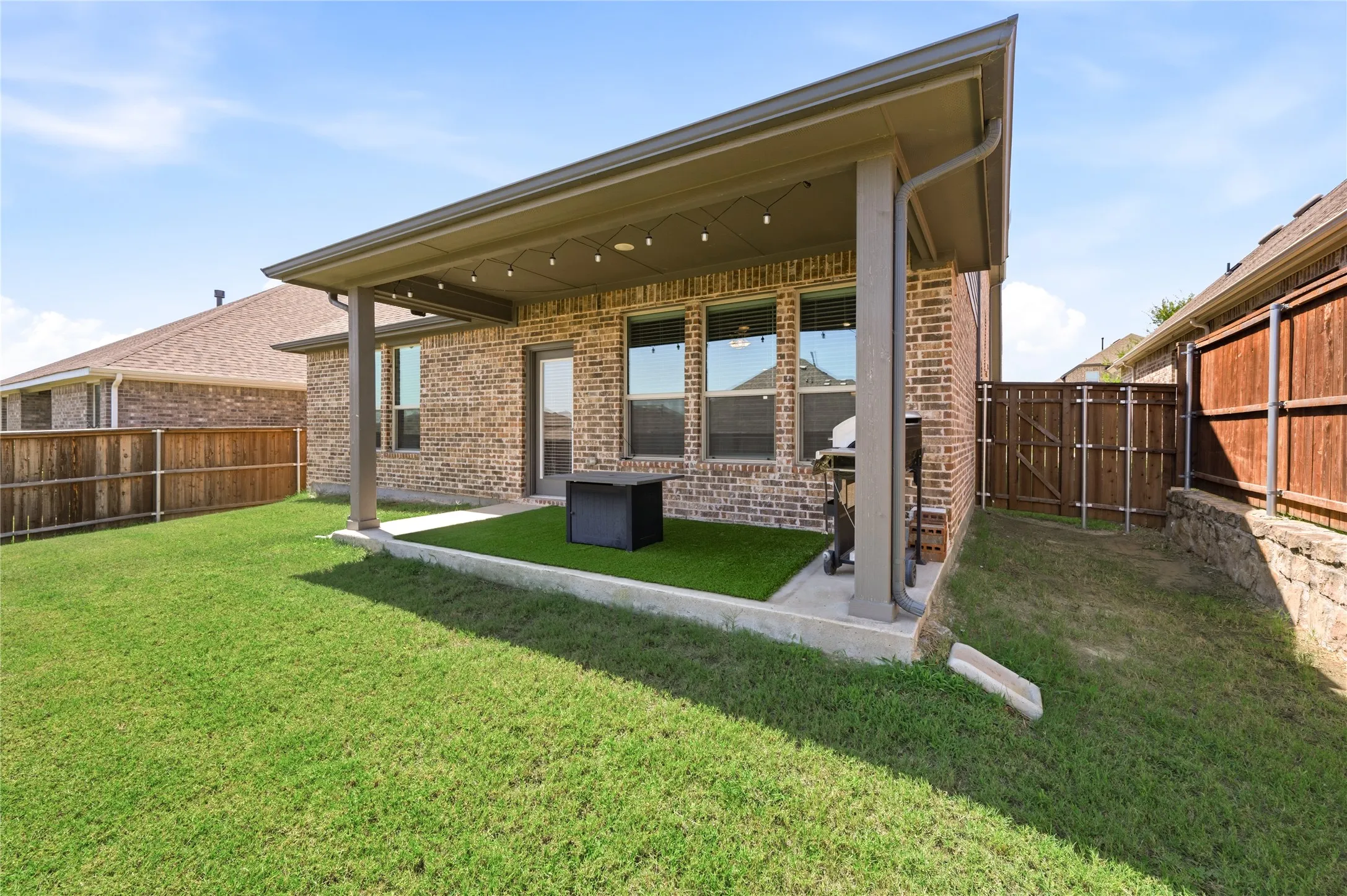 Single Family Residence For Sale in Tarrant County , 4727 Bluffview Drive, Haltom City, Texas 76137, 5 Bedroom, 3 Bathroom, 2 Garage spaces, 2,533 Sqft, built in 2020, mls#21240443, Real Estate Agent in Haltom City, Homes For Sale in Tarrant county, Homes For Sale in Haltom City, Realtor in Haltom City Texas, Real Estate Brokerage Independent Realty Texas, Luminita Cordes Realtor