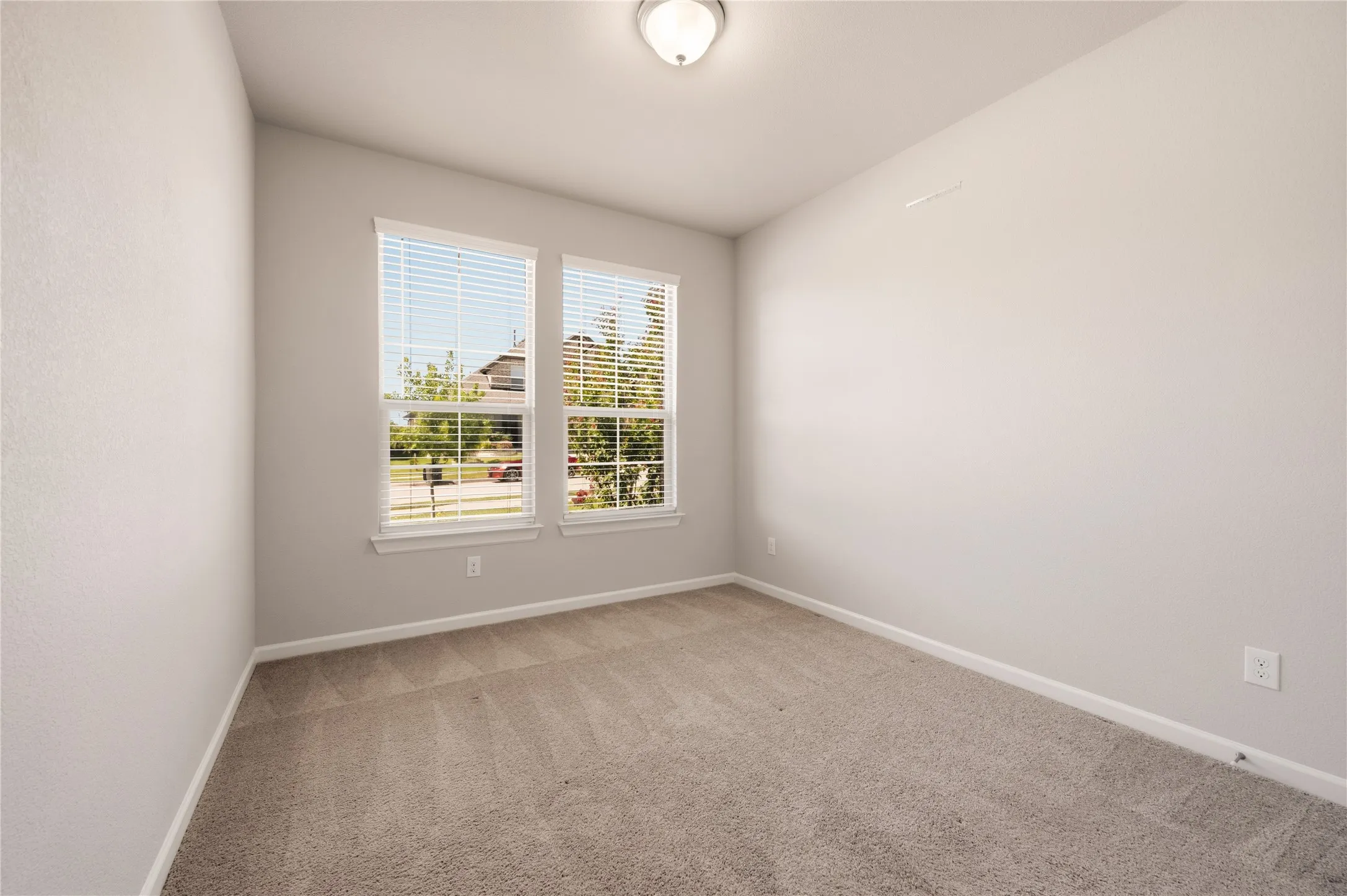 Single Family Residence For Sale in Tarrant County , 4727 Bluffview Drive, Haltom City, Texas 76137, 5 Bedroom, 3 Bathroom, 2 Garage spaces, 2,533 Sqft, built in 2020, mls#21240443, Real Estate Agent in Haltom City, Homes For Sale in Tarrant county, Homes For Sale in Haltom City, Realtor in Haltom City Texas, Real Estate Brokerage Independent Realty Texas, Luminita Cordes Realtor