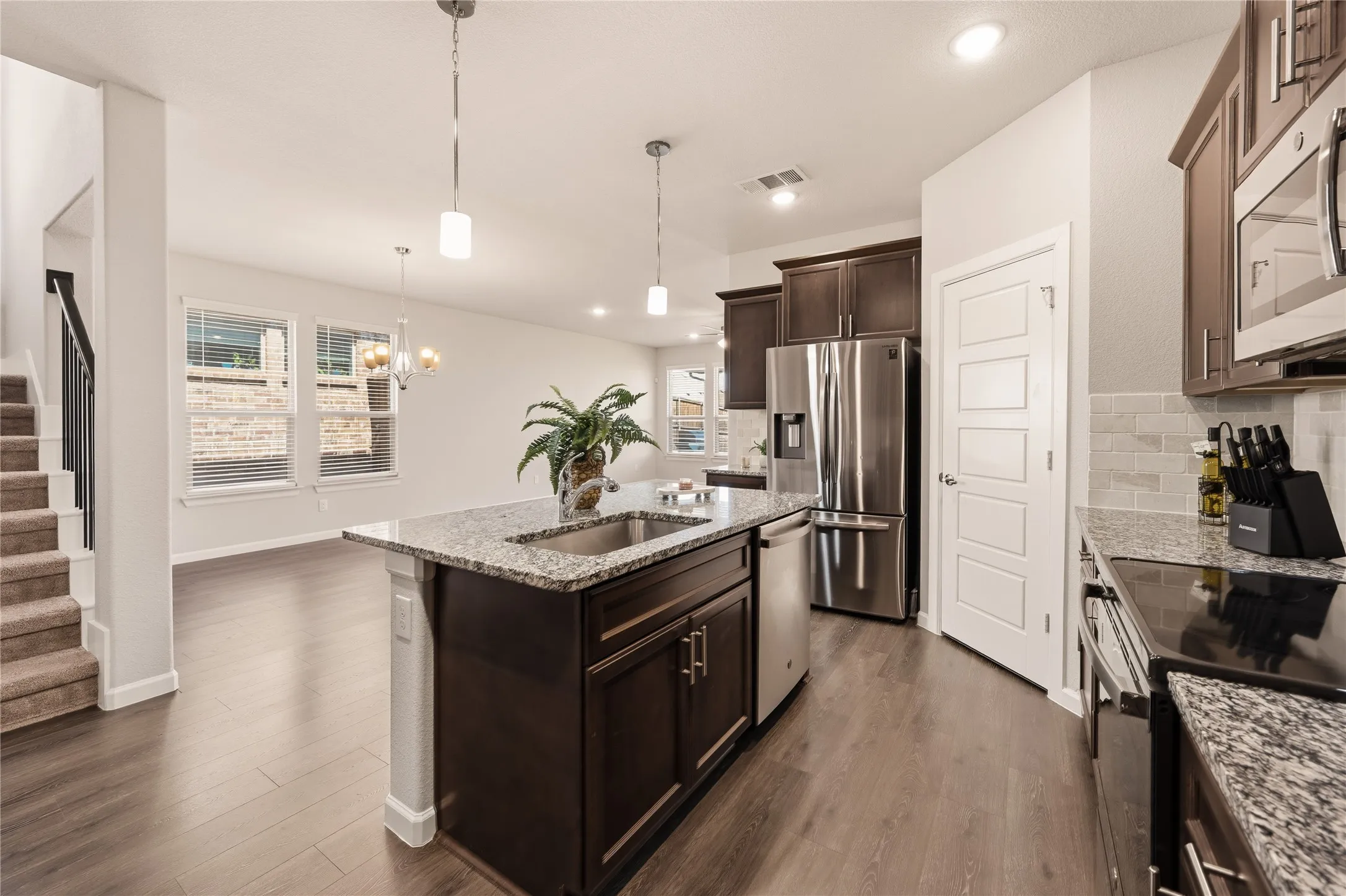 Single Family Residence For Sale in Tarrant County , 4727 Bluffview Drive, Haltom City, Texas 76137, 5 Bedroom, 3 Bathroom, 2 Garage spaces, 2,533 Sqft, built in 2020, mls#21240443, Real Estate Agent in Haltom City, Homes For Sale in Tarrant county, Homes For Sale in Haltom City, Realtor in Haltom City Texas, Real Estate Brokerage Independent Realty Texas, Luminita Cordes Realtor