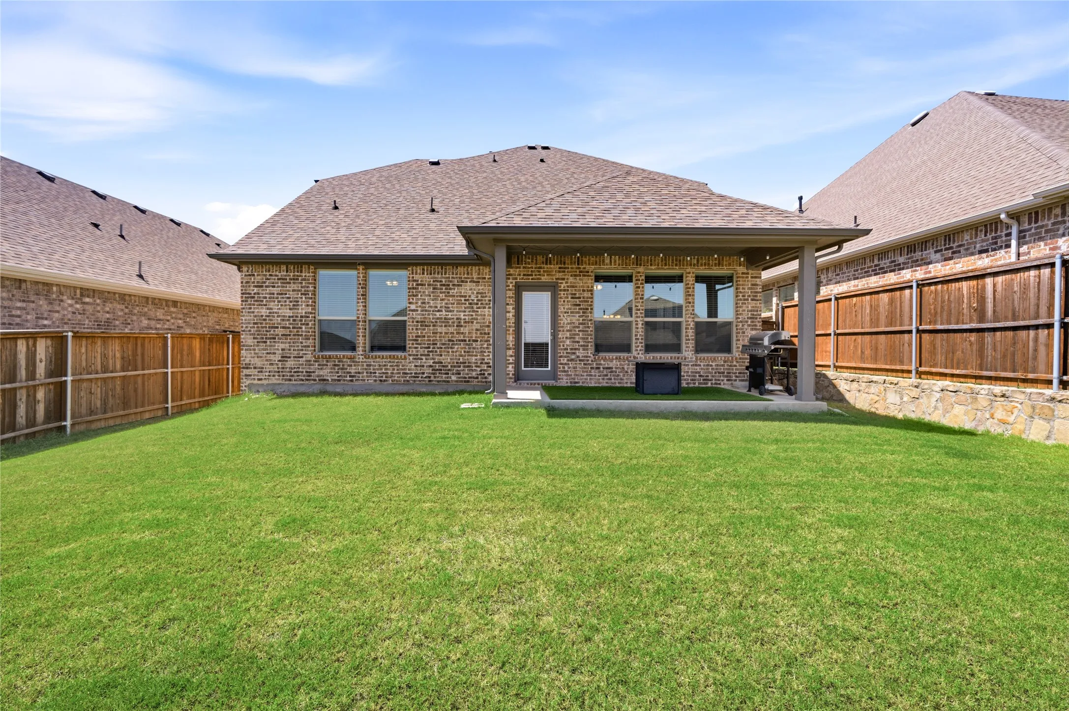 Single Family Residence For Sale in Tarrant County , 4727 Bluffview Drive, Haltom City, Texas 76137, 5 Bedroom, 3 Bathroom, 2 Garage spaces, 2,533 Sqft, built in 2020, mls#21240443, Real Estate Agent in Haltom City, Homes For Sale in Tarrant county, Homes For Sale in Haltom City, Realtor in Haltom City Texas, Real Estate Brokerage Independent Realty Texas, Luminita Cordes Realtor