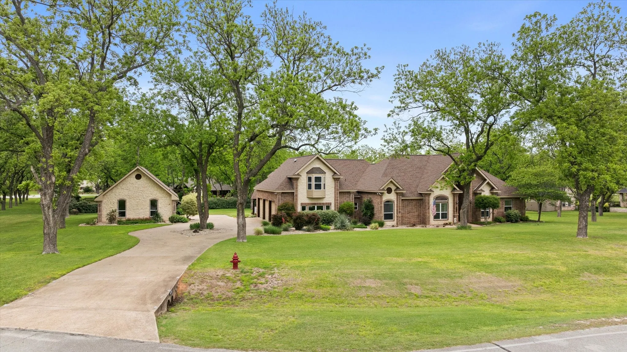 Beautiful home in Pecan Plantation on 1.4 acres