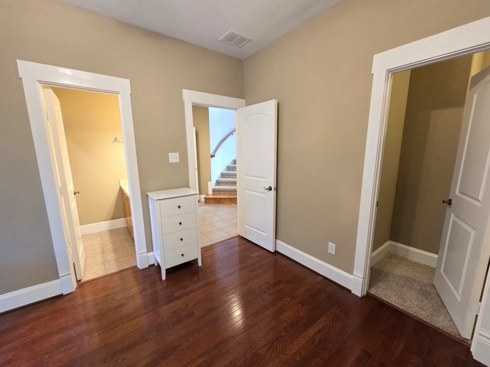Townhouse For Sale in Dallas County , 2600 Piazza Court 2, Grand Prairie, Texas 75054, 3 Bedroom, 3 Bathroom, 2 Garage spaces, 2,241 Sqft, built in 2005, mls#21238327, Real Estate Agent in Grand Prairie, Homes For Sale in Dallas county, Homes For Sale in Grand Prairie, Realtor in Grand Prairie Texas, Real Estate Brokerage Independent Realty Texas, Luminita Cordes Realtor