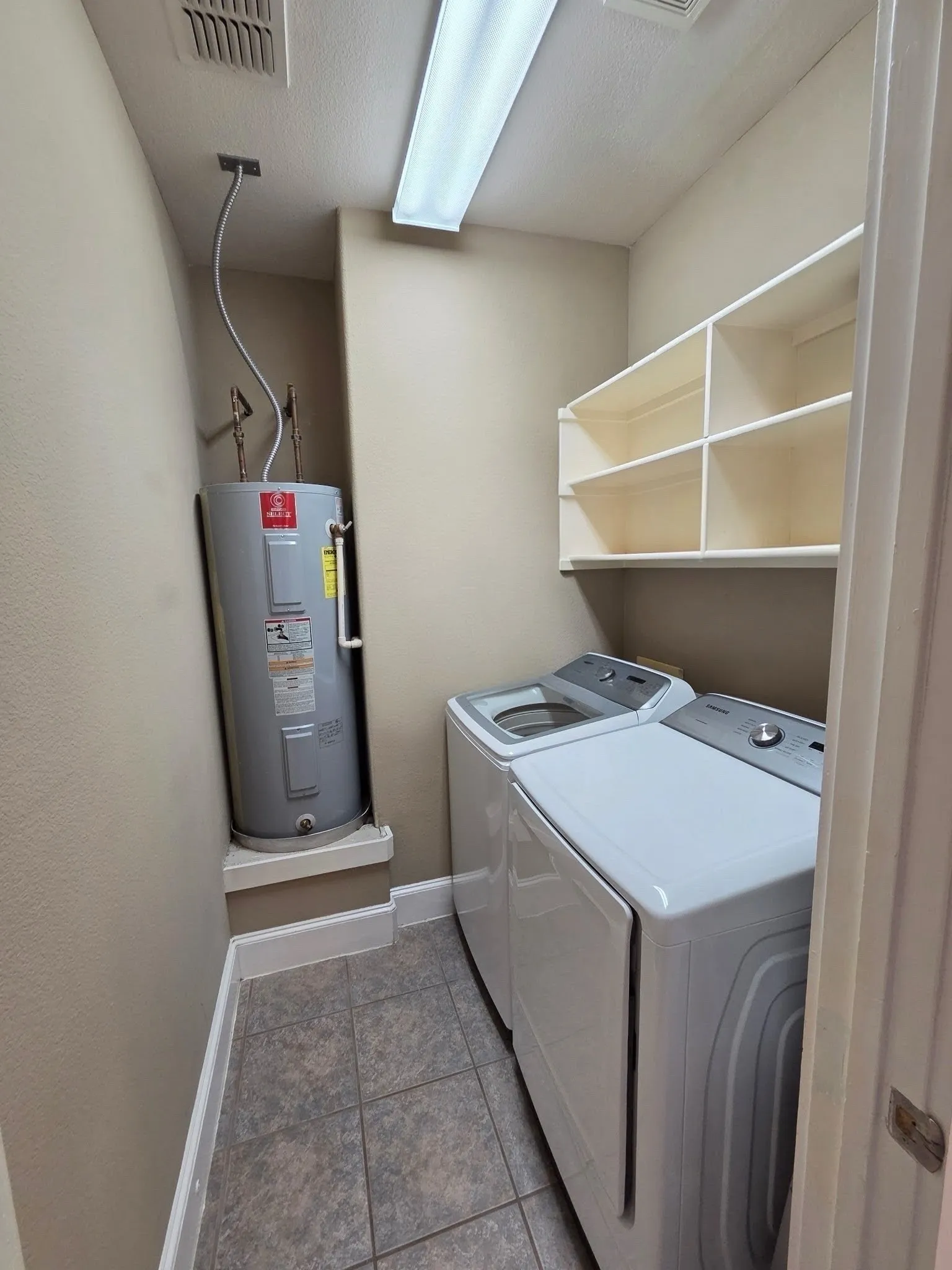 Townhouse For Sale in Dallas County , 2600 Piazza Court 2, Grand Prairie, Texas 75054, 3 Bedroom, 3 Bathroom, 2 Garage spaces, 2,241 Sqft, built in 2005, mls#21238327, Real Estate Agent in Grand Prairie, Homes For Sale in Dallas county, Homes For Sale in Grand Prairie, Realtor in Grand Prairie Texas, Real Estate Brokerage Independent Realty Texas, Luminita Cordes Realtor