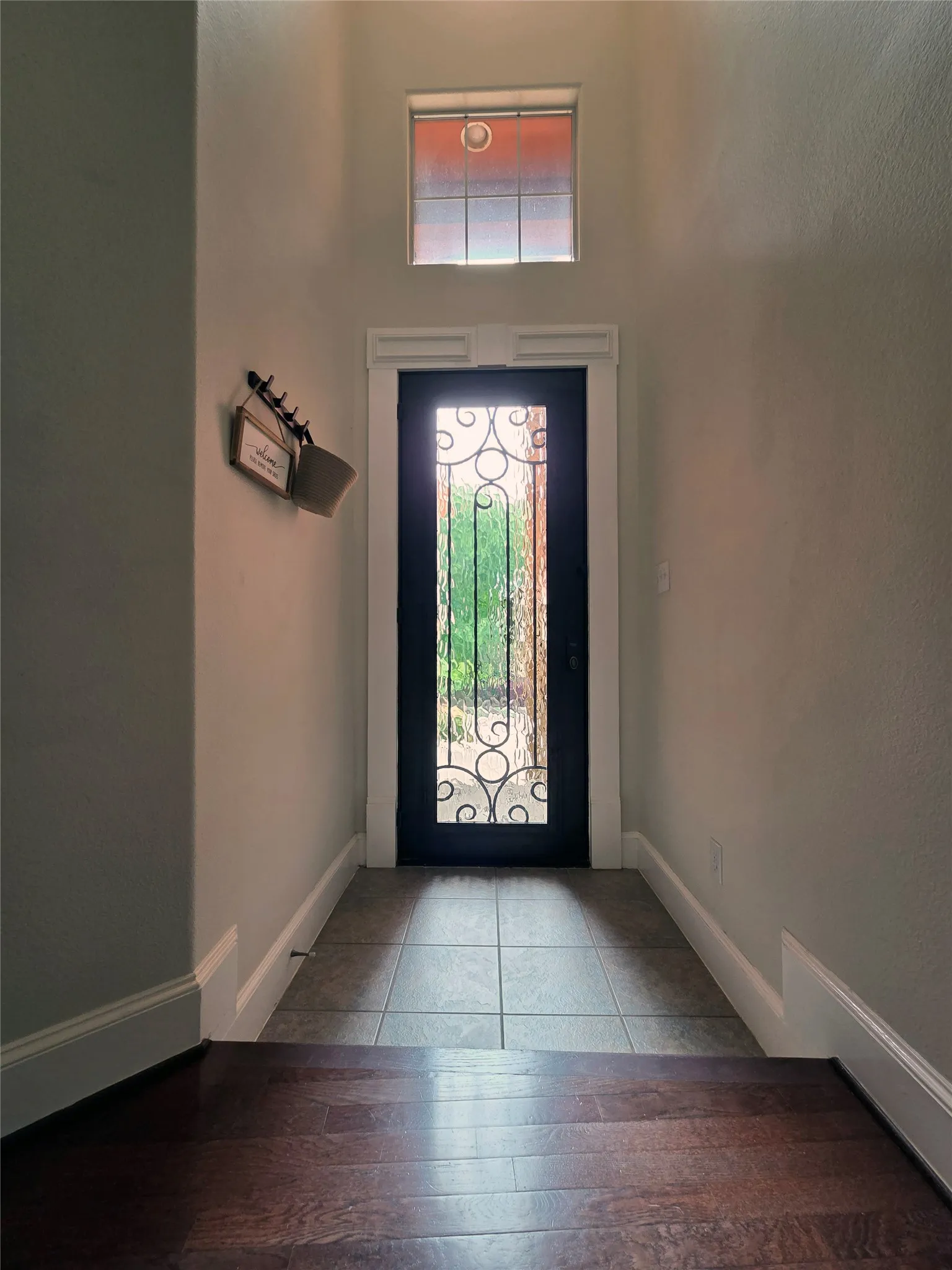 Entryway located between the 1st and 2nd floor