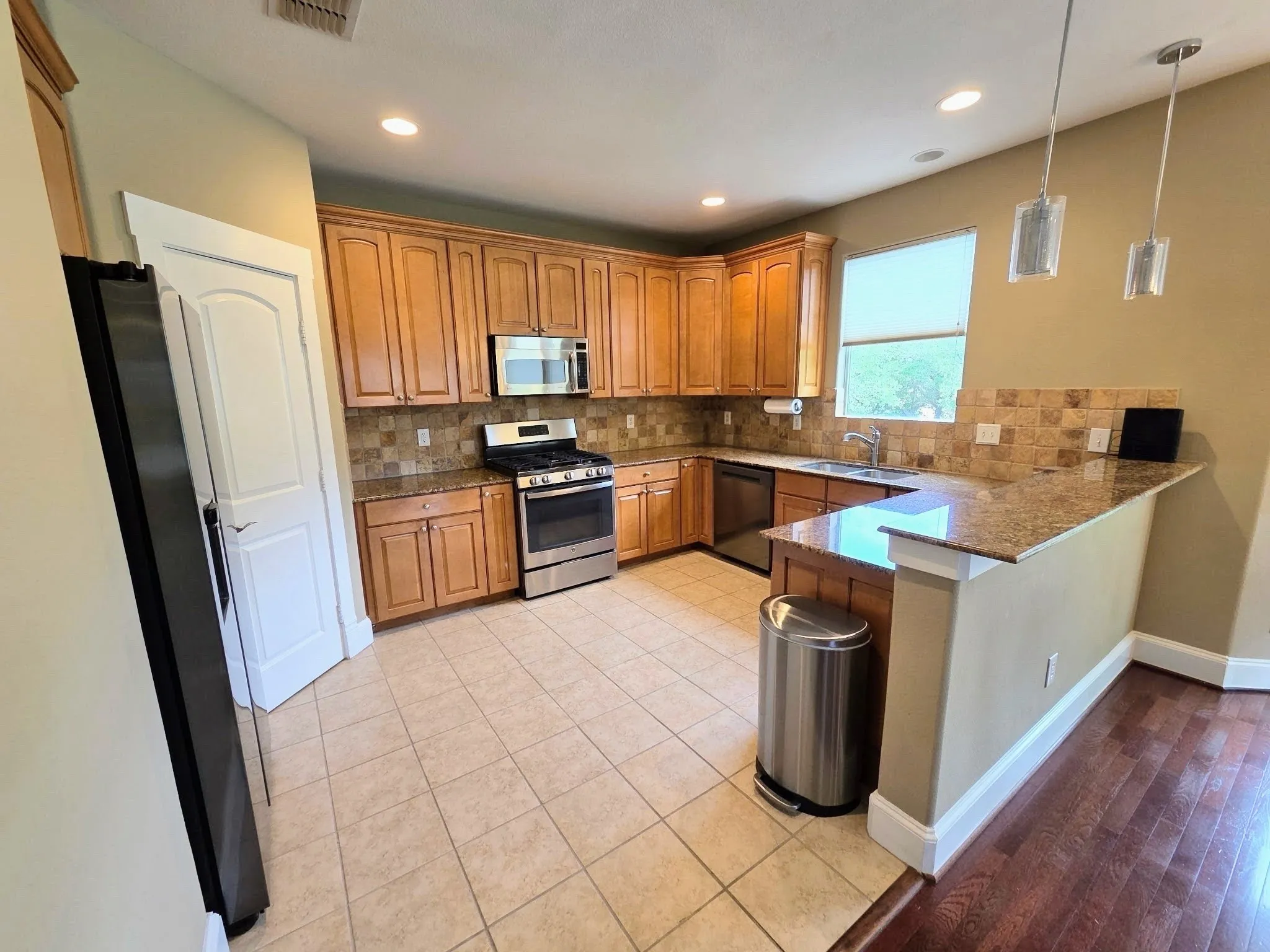 Townhouse For Sale in Dallas County , 2600 Piazza Court 2, Grand Prairie, Texas 75054, 3 Bedroom, 3 Bathroom, 2 Garage spaces, 2,241 Sqft, built in 2005, mls#21238327, Real Estate Agent in Grand Prairie, Homes For Sale in Dallas county, Homes For Sale in Grand Prairie, Realtor in Grand Prairie Texas, Real Estate Brokerage Independent Realty Texas, Luminita Cordes Realtor