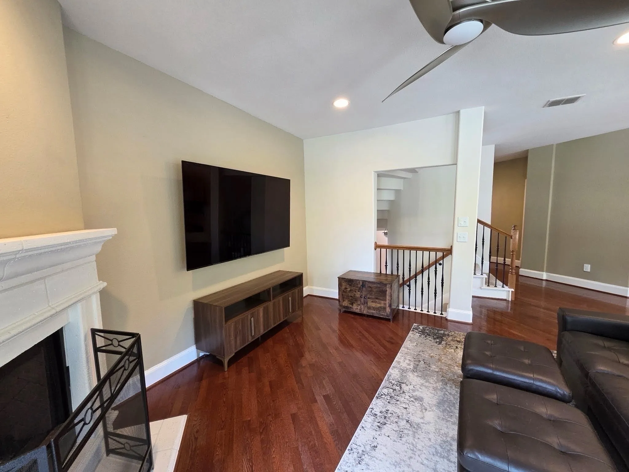 Townhouse For Sale in Dallas County , 2600 Piazza Court 2, Grand Prairie, Texas 75054, 3 Bedroom, 3 Bathroom, 2 Garage spaces, 2,241 Sqft, built in 2005, mls#21238327, Real Estate Agent in Grand Prairie, Homes For Sale in Dallas county, Homes For Sale in Grand Prairie, Realtor in Grand Prairie Texas, Real Estate Brokerage Independent Realty Texas, Luminita Cordes Realtor
