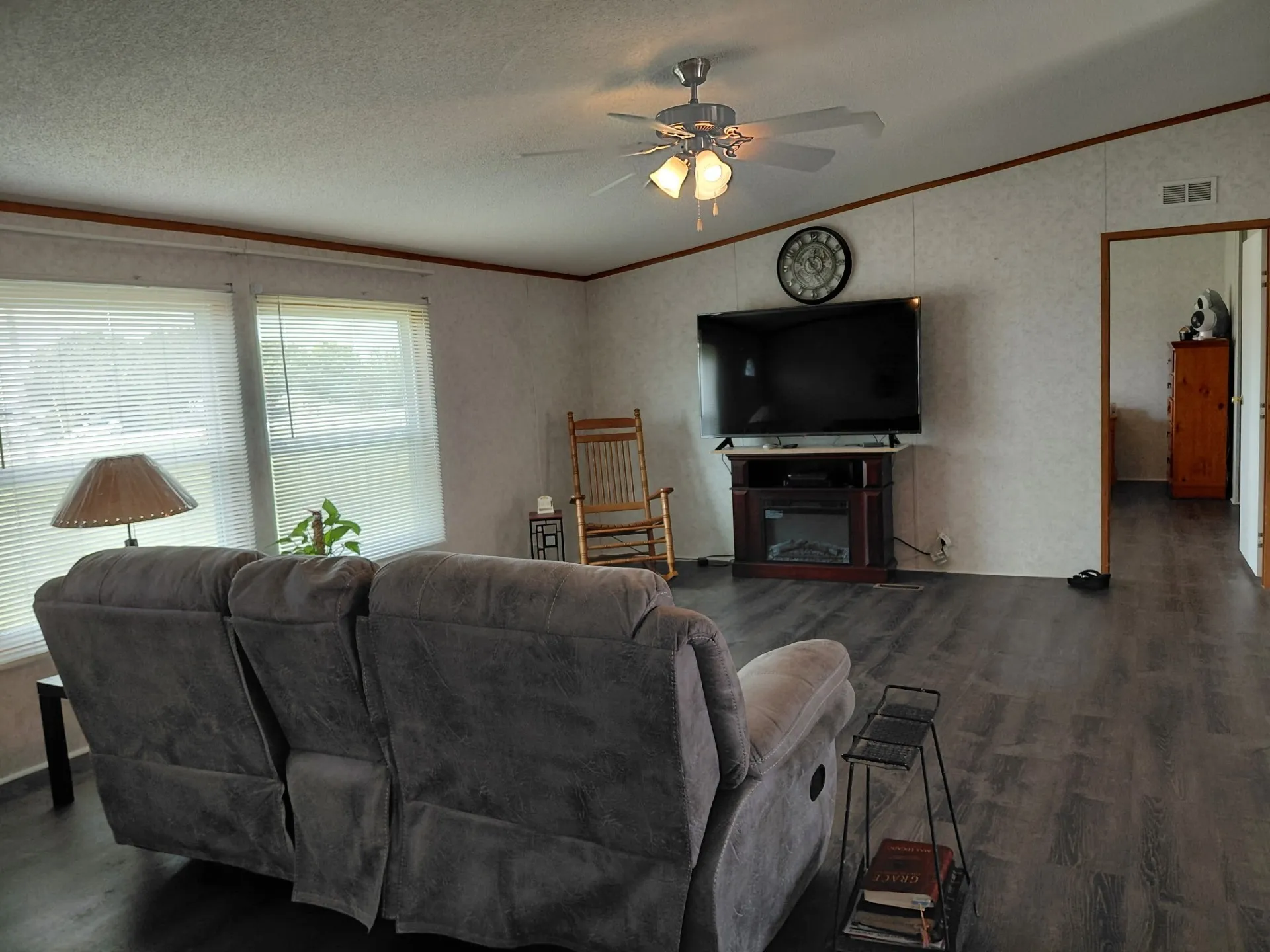 Mobile Home For Sale in Collin County , 6141 County Road 593, Nevada, Texas 75173, 4 Bedroom, 2 Bathroom, Garage spaces, 2,432 Sqft, built in 2007, mls#21241765, Real Estate Agent in Nevada, Homes For Sale in Collin county, Homes For Sale in Nevada, Realtor in Nevada Texas, Real Estate Brokerage Independent Realty Texas, Luminita Cordes Realtor
