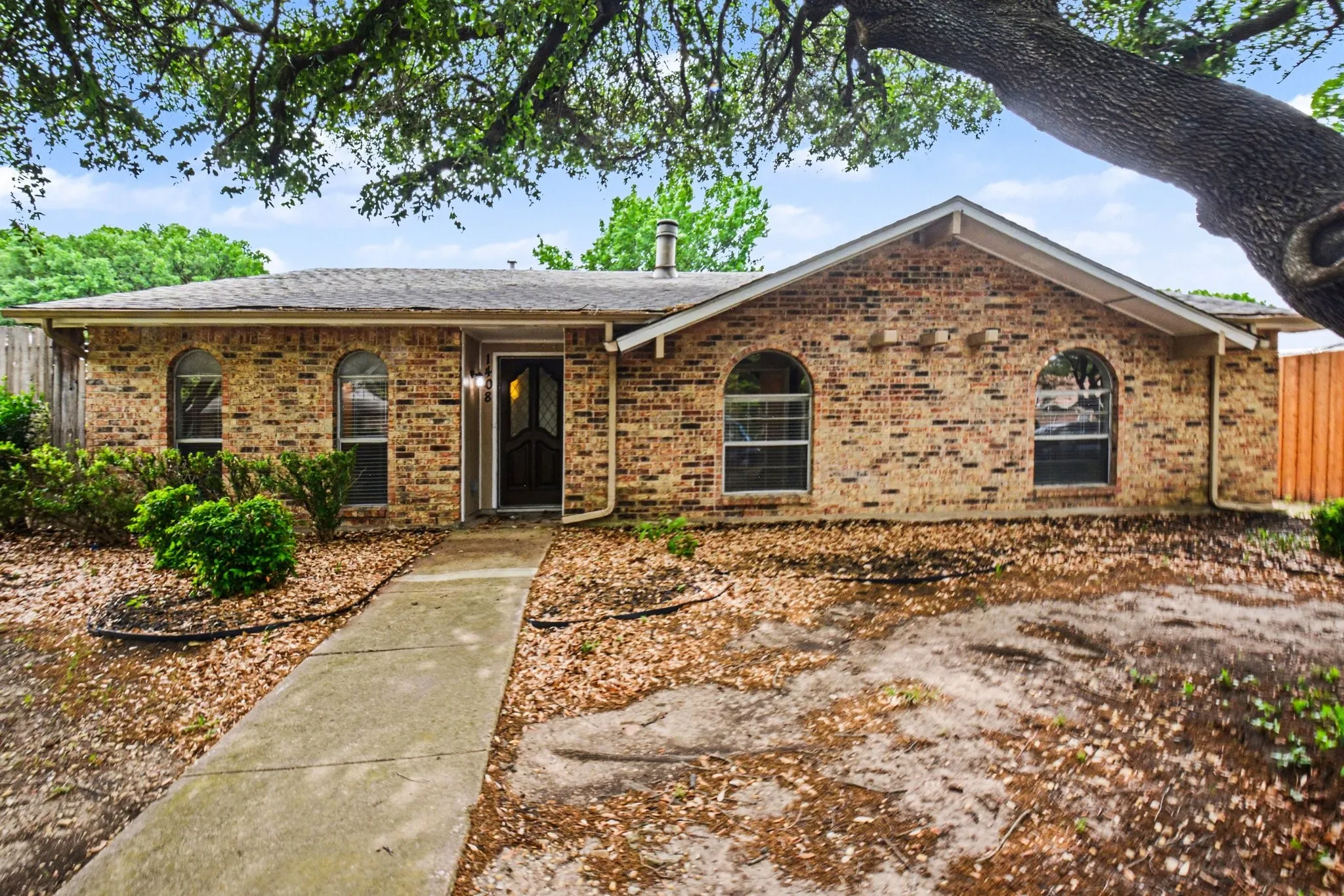 Single Family Residence For Sale in Collin County , 1408 Vanderbilt Drive, Plano, Texas 75023, 3 Bedroom, 2 Bathroom, 2 Garage spaces, 1,425 Sqft, built in 1974, mls#21245752, Real Estate Agent in Plano, Homes For Sale in Collin county, Homes For Sale in Plano, Realtor in Plano Texas, Real Estate Brokerage Independent Realty Texas, Luminita Cordes Realtor