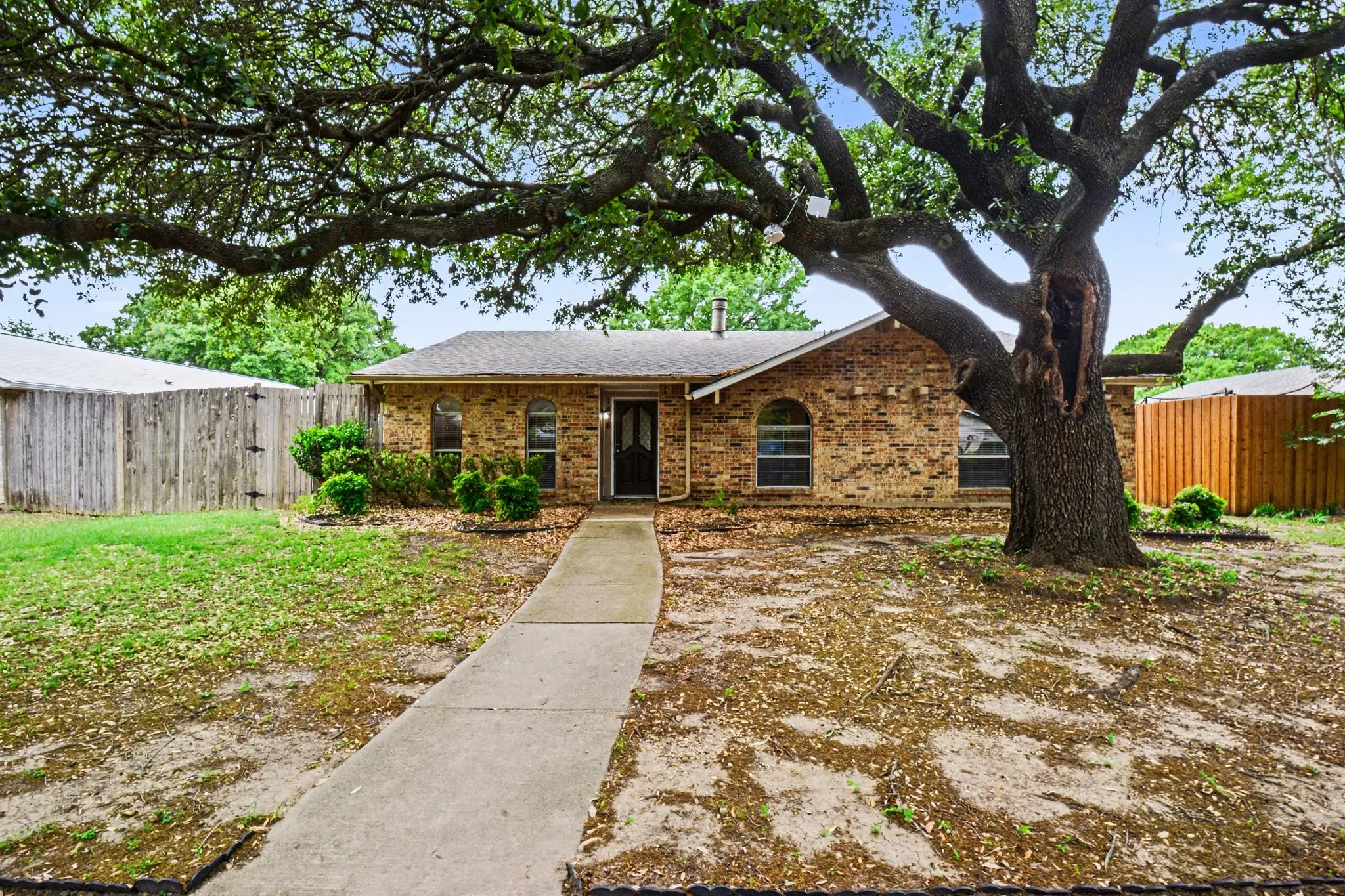 Single Family Residence For Sale in Collin County , 1408 Vanderbilt Drive, Plano, Texas 75023, 3 Bedroom, 2 Bathroom, 2 Garage spaces, 1,425 Sqft, built in 1974, mls#21245752, Real Estate Agent in Plano, Homes For Sale in Collin county, Homes For Sale in Plano, Realtor in Plano Texas, Real Estate Brokerage Independent Realty Texas, Luminita Cordes Realtor