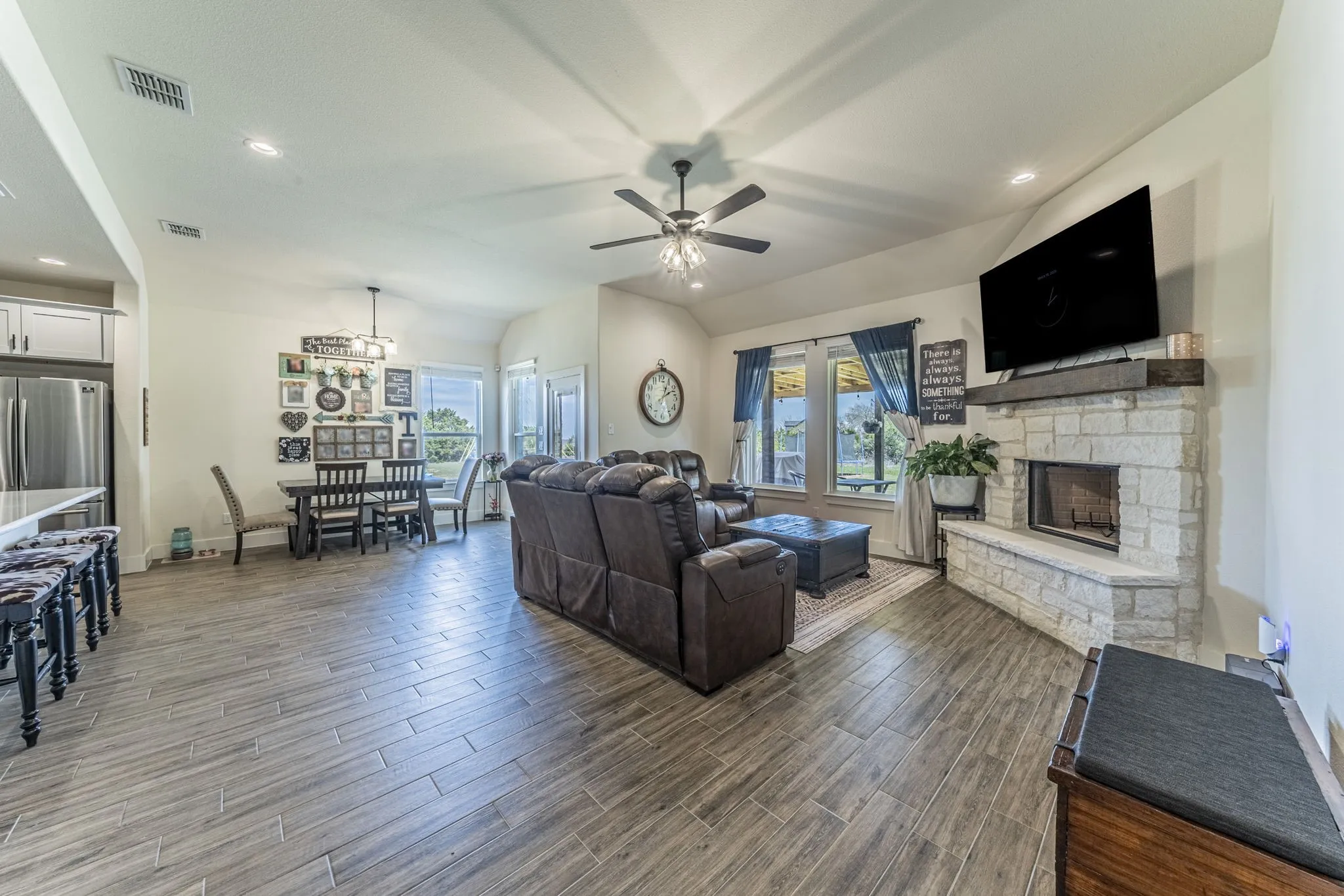 Single Family Residence For Sale in Parker County , 2001 Redemption Drive, Weatherford, Texas 76088, 3 Bedroom, 3 Bathroom, 2 Garage spaces, 2,355 Sqft, built in 2023, mls#21245678, Real Estate Agent in Weatherford, Homes For Sale in Parker county, Homes For Sale in Weatherford, Realtor in Weatherford Texas, Real Estate Brokerage Independent Realty Texas, Luminita Cordes Realtor