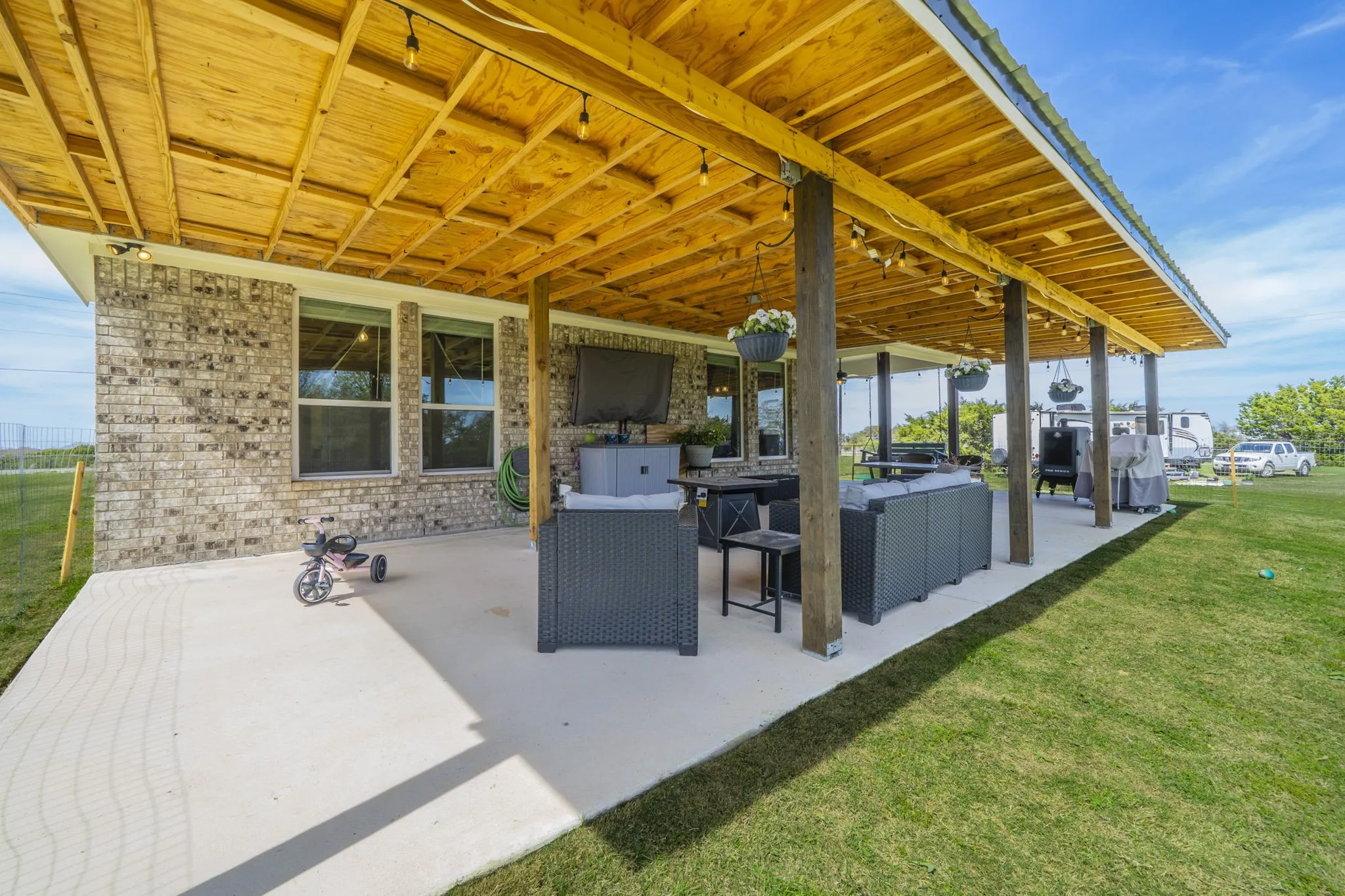 Single Family Residence For Sale in Parker County , 2001 Redemption Drive, Weatherford, Texas 76088, 3 Bedroom, 3 Bathroom, 2 Garage spaces, 2,355 Sqft, built in 2023, mls#21245678, Real Estate Agent in Weatherford, Homes For Sale in Parker county, Homes For Sale in Weatherford, Realtor in Weatherford Texas, Real Estate Brokerage Independent Realty Texas, Luminita Cordes Realtor
