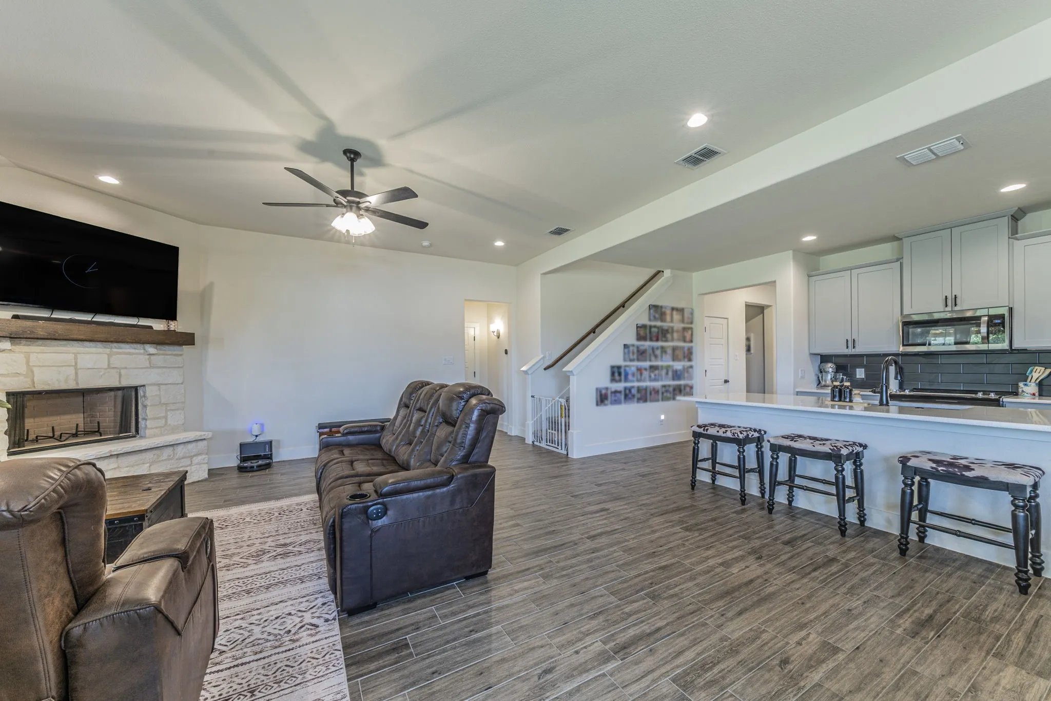Single Family Residence For Sale in Parker County , 2001 Redemption Drive, Weatherford, Texas 76088, 3 Bedroom, 3 Bathroom, 2 Garage spaces, 2,355 Sqft, built in 2023, mls#21245678, Real Estate Agent in Weatherford, Homes For Sale in Parker county, Homes For Sale in Weatherford, Realtor in Weatherford Texas, Real Estate Brokerage Independent Realty Texas, Luminita Cordes Realtor