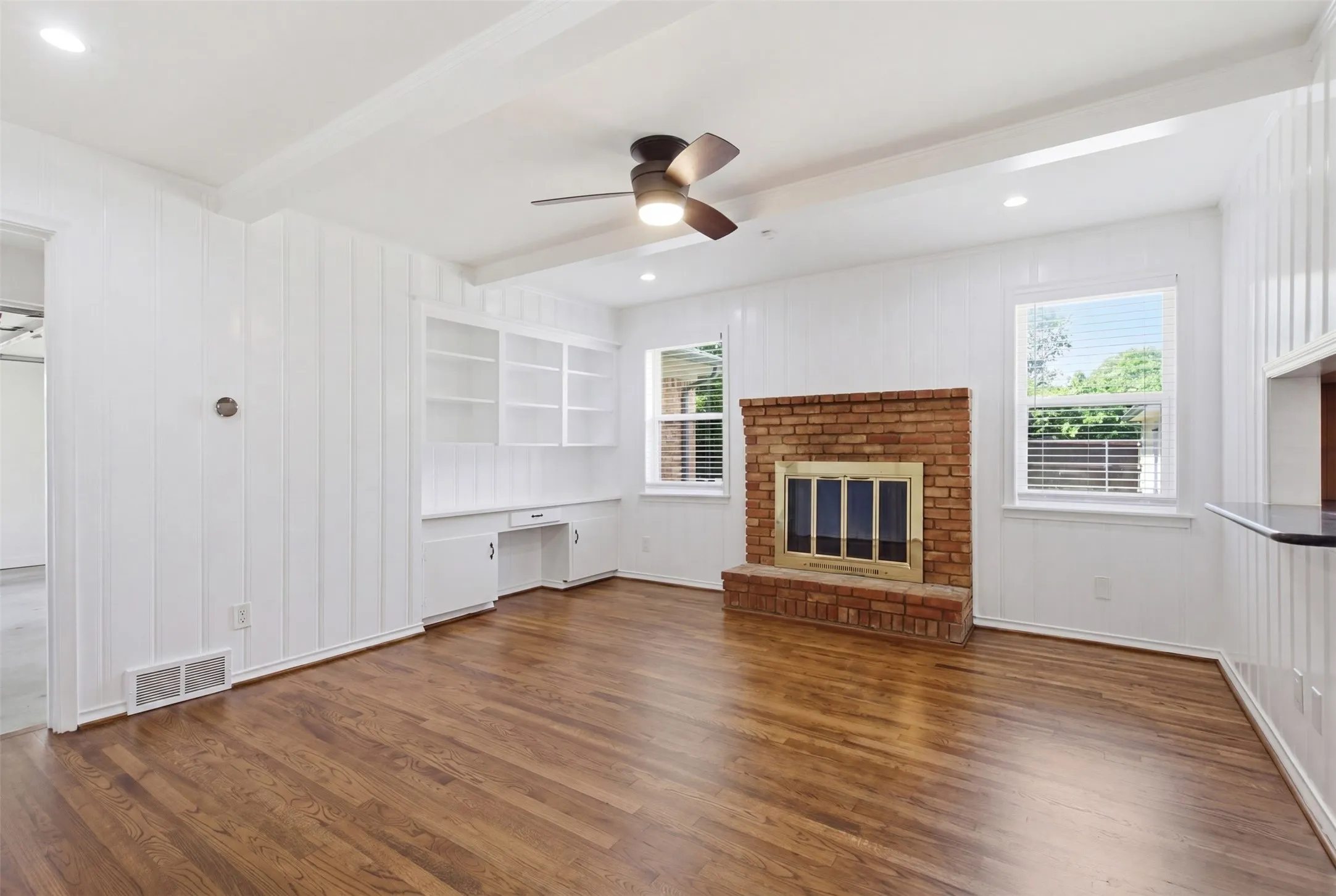 Single Family Residence For Sale in Dallas County , 4419 Abrams Road, Dallas, Texas 75214, 3 Bedroom, 2 Bathroom, 2 Garage spaces, 1,518 Sqft, built in 1957, Preowned, mls#21245437, Real Estate Agent in Dallas, Homes For Sale in Dallas county, Homes For Sale in Dallas, Realtor in Dallas Texas, Real Estate Brokerage Independent Realty Texas, Luminita Cordes Realtor