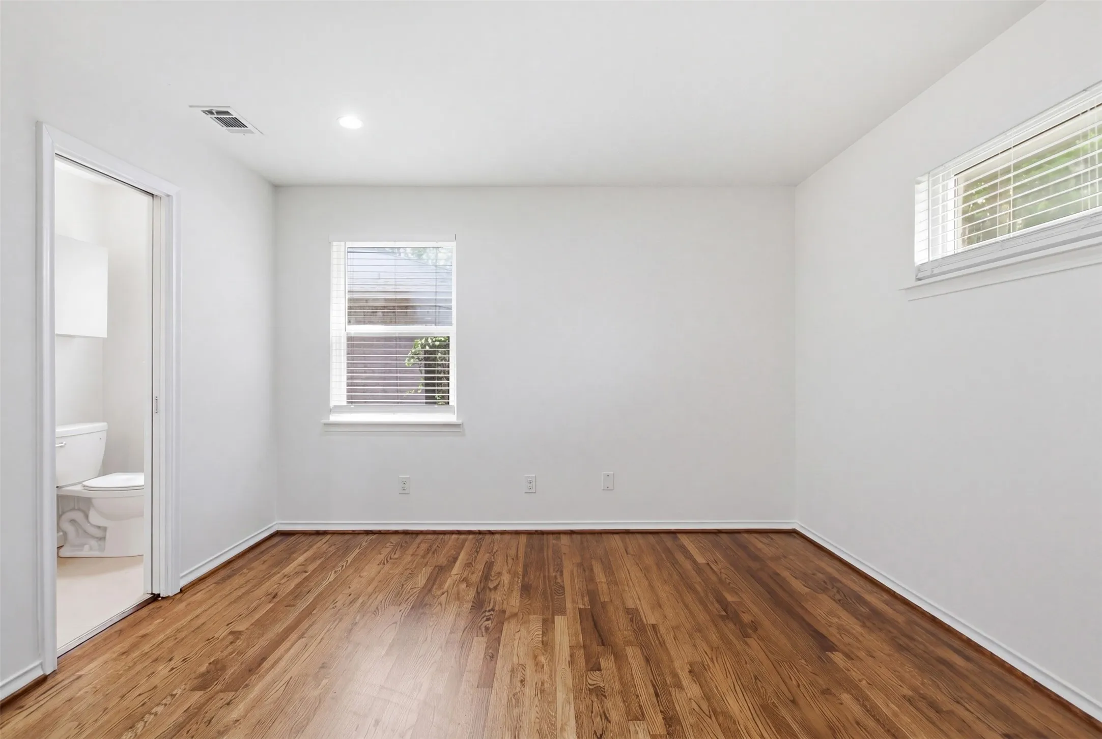 Single Family Residence For Sale in Dallas County , 4419 Abrams Road, Dallas, Texas 75214, 3 Bedroom, 2 Bathroom, 2 Garage spaces, 1,518 Sqft, built in 1957, Preowned, mls#21245437, Real Estate Agent in Dallas, Homes For Sale in Dallas county, Homes For Sale in Dallas, Realtor in Dallas Texas, Real Estate Brokerage Independent Realty Texas, Luminita Cordes Realtor