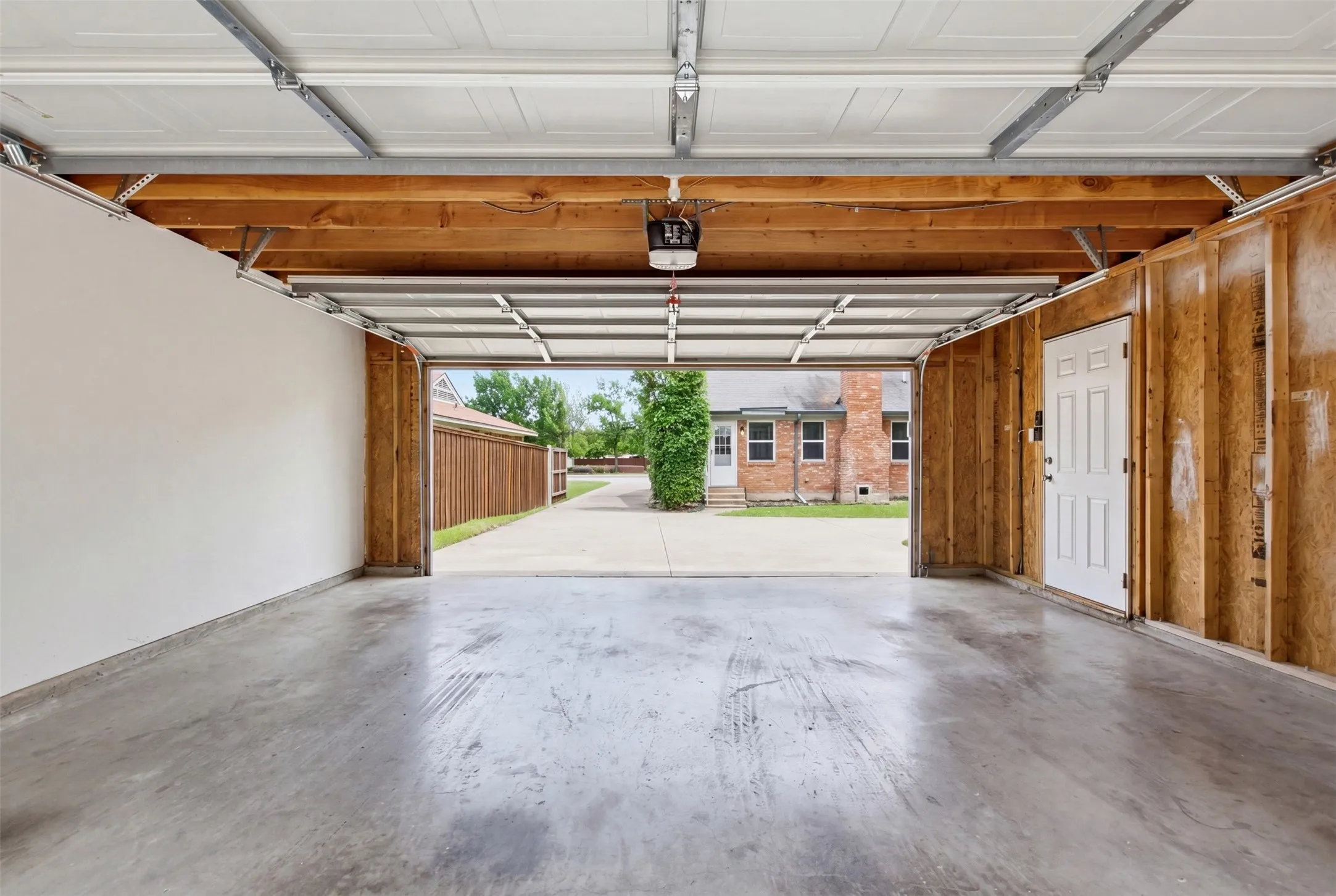 Single Family Residence For Sale in Dallas County , 4419 Abrams Road, Dallas, Texas 75214, 3 Bedroom, 2 Bathroom, 2 Garage spaces, 1,518 Sqft, built in 1957, Preowned, mls#21245437, Real Estate Agent in Dallas, Homes For Sale in Dallas county, Homes For Sale in Dallas, Realtor in Dallas Texas, Real Estate Brokerage Independent Realty Texas, Luminita Cordes Realtor