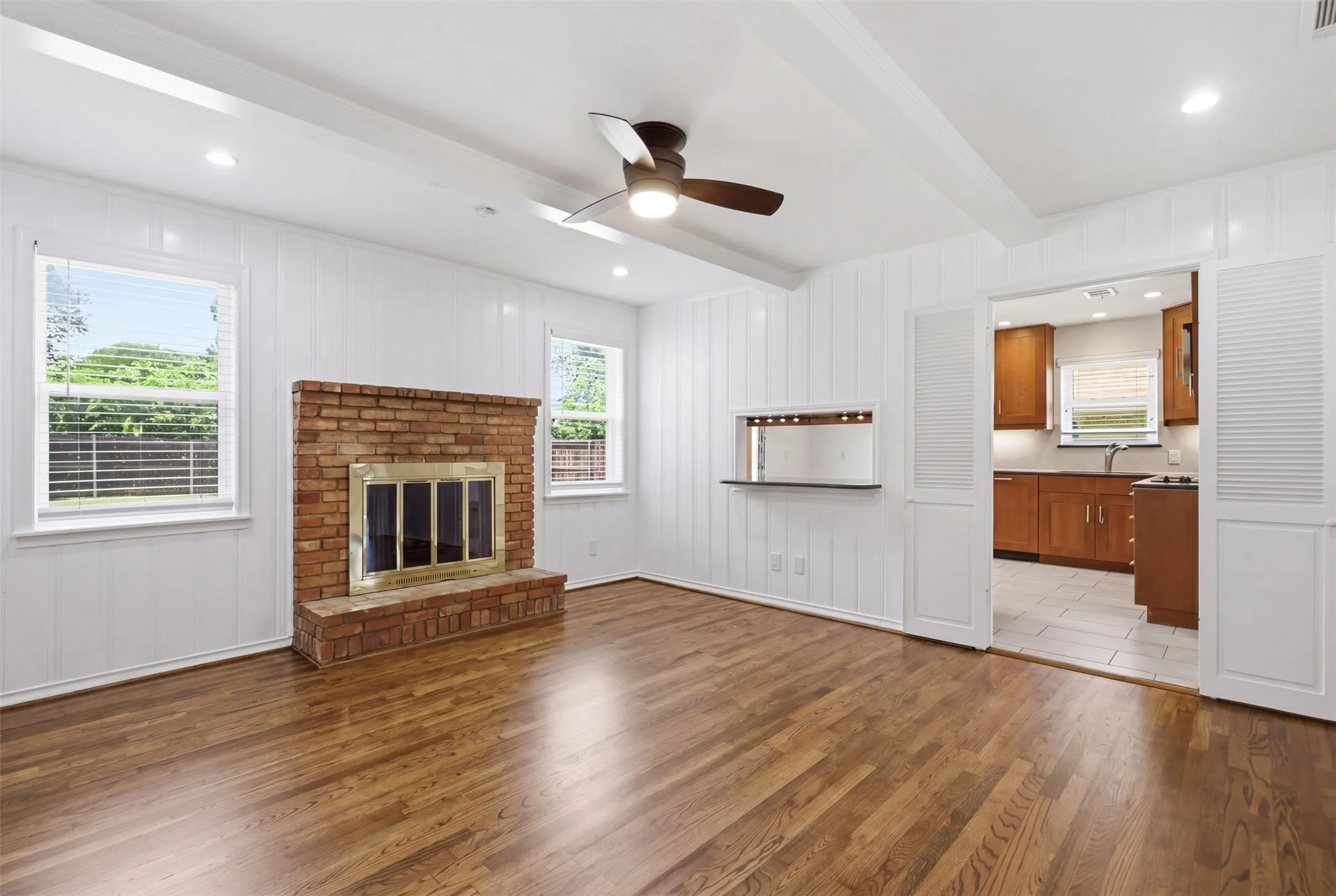 Single Family Residence For Sale in Dallas County , 4419 Abrams Road, Dallas, Texas 75214, 3 Bedroom, 2 Bathroom, 2 Garage spaces, 1,518 Sqft, built in 1957, Preowned, mls#21245437, Real Estate Agent in Dallas, Homes For Sale in Dallas county, Homes For Sale in Dallas, Realtor in Dallas Texas, Real Estate Brokerage Independent Realty Texas, Luminita Cordes Realtor