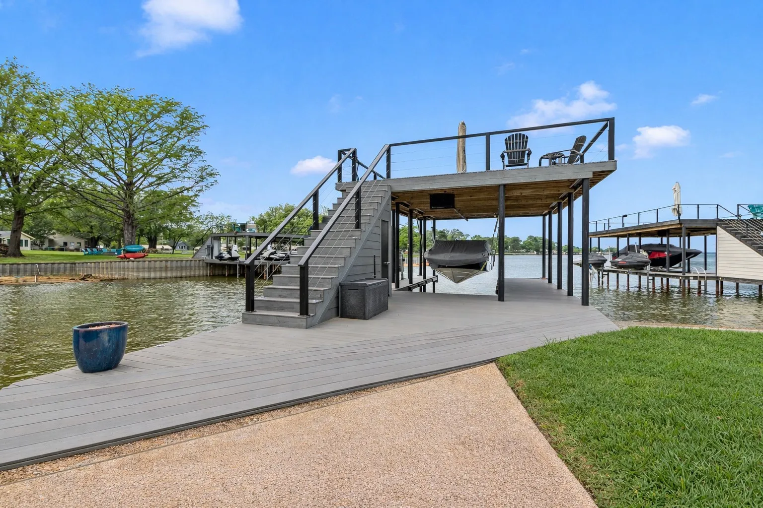 Single Family Residence For Sale in Henderson County , 125 Xit Ranch Road, Trinidad, Texas 75163, 4 Bedrooms, 3 Bathrooms, Garage spaces, 2,219 Sqft, built in 1984, Preowned, Price $739,000, mls#21245638, Real Estate Agent in Trinidad, Homes For Sale in Henderson county, Homes For Sale in Trinidad, Realtor in Trinidad Texas, Real Estate Brokerage Independent Realty Texas, Luminita Cordes Realtor