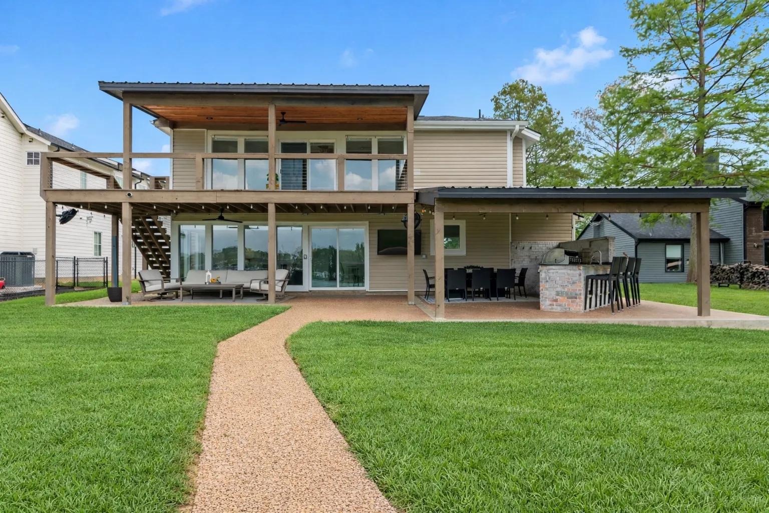 Single Family Residence For Sale in Henderson County , 125 Xit Ranch Road, Trinidad, Texas 75163, 4 Bedrooms, 3 Bathrooms, Garage spaces, 2,219 Sqft, built in 1984, Preowned, Price $739,000, mls#21245638, Real Estate Agent in Trinidad, Homes For Sale in Henderson county, Homes For Sale in Trinidad, Realtor in Trinidad Texas, Real Estate Brokerage Independent Realty Texas, Luminita Cordes Realtor