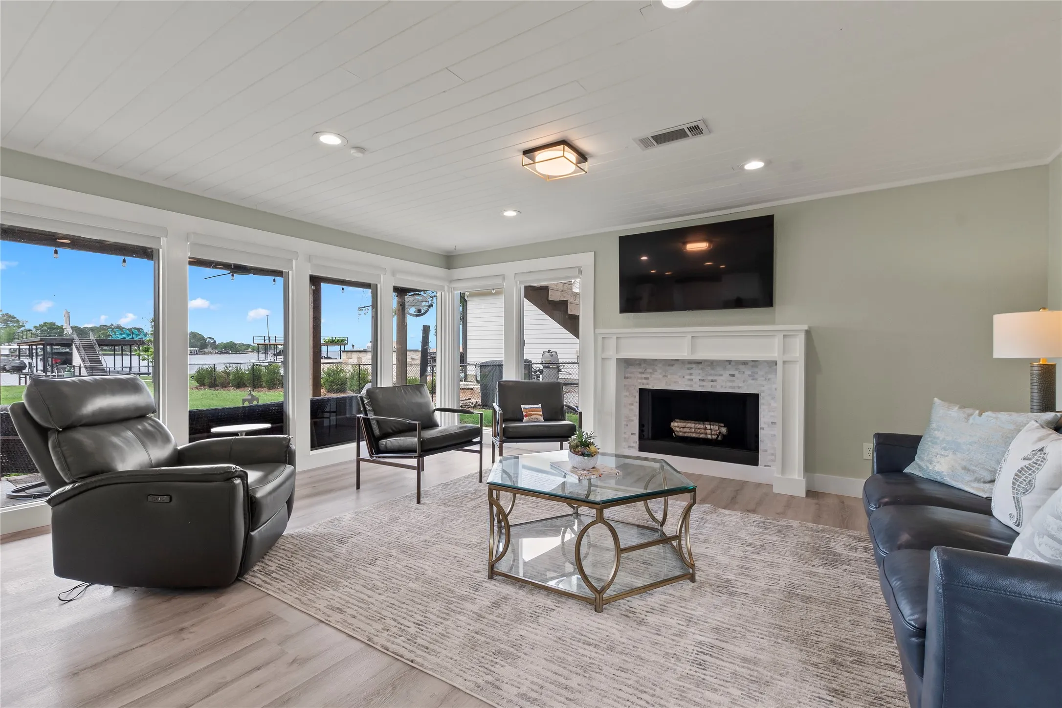 Single Family Residence For Sale in Henderson County , 125 Xit Ranch Road, Trinidad, Texas 75163, 4 Bedrooms, 3 Bathrooms, Garage spaces, 2,219 Sqft, built in 1984, Preowned, Price $739,000, mls#21245638, Real Estate Agent in Trinidad, Homes For Sale in Henderson county, Homes For Sale in Trinidad, Realtor in Trinidad Texas, Real Estate Brokerage Independent Realty Texas, Luminita Cordes Realtor