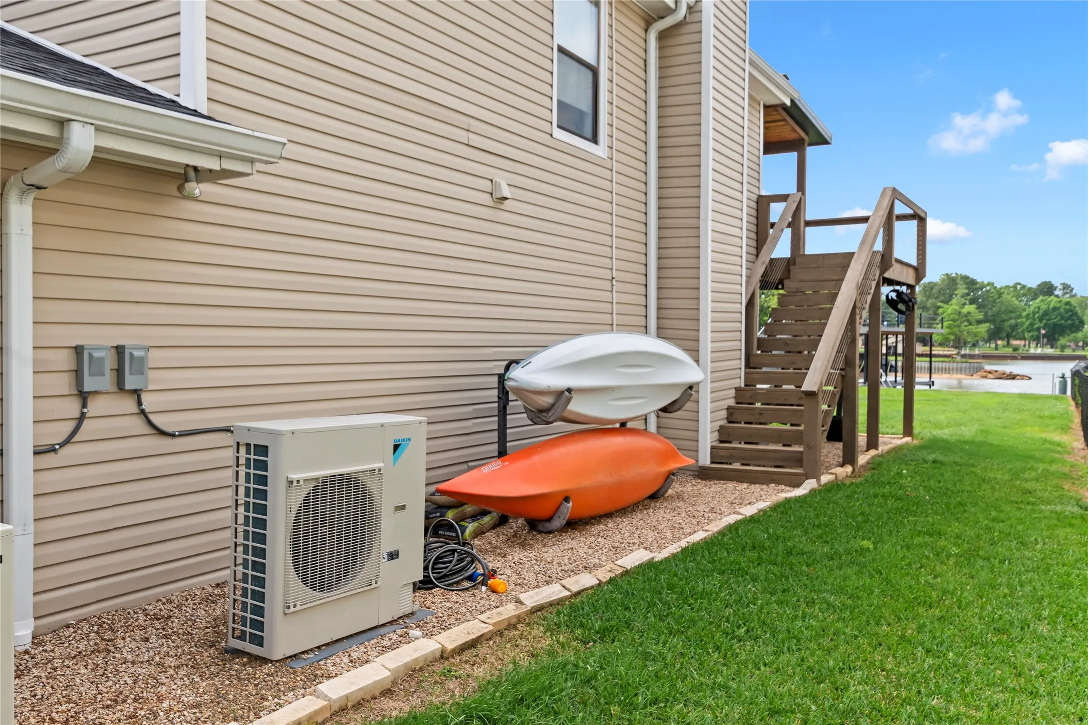Single Family Residence For Sale in Henderson County , 125 Xit Ranch Road, Trinidad, Texas 75163, 4 Bedrooms, 3 Bathrooms, Garage spaces, 2,219 Sqft, built in 1984, Preowned, Price $739,000, mls#21245638, Real Estate Agent in Trinidad, Homes For Sale in Henderson county, Homes For Sale in Trinidad, Realtor in Trinidad Texas, Real Estate Brokerage Independent Realty Texas, Luminita Cordes Realtor