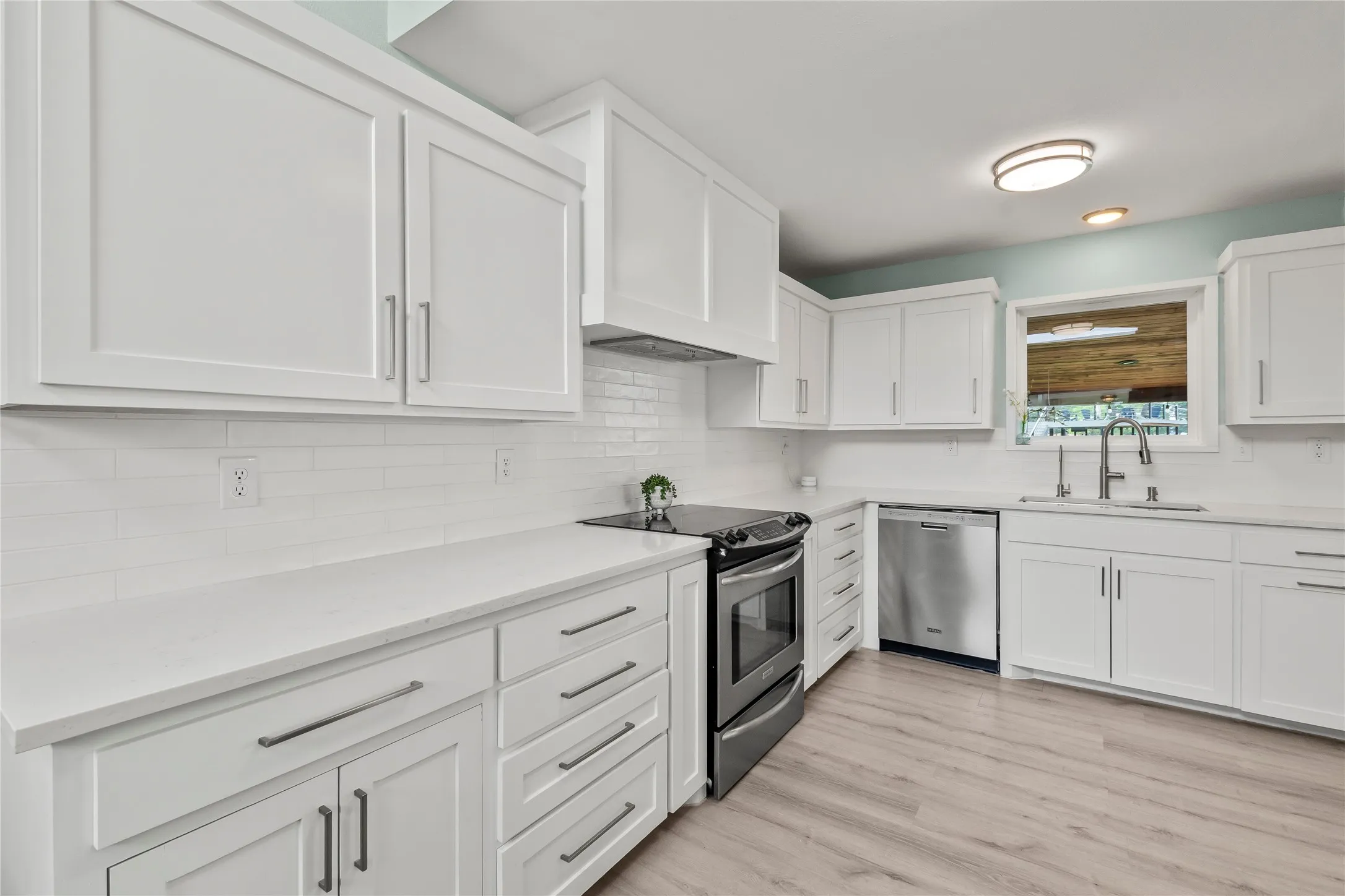 Single Family Residence For Sale in Henderson County , 125 Xit Ranch Road, Trinidad, Texas 75163, 4 Bedrooms, 3 Bathrooms, Garage spaces, 2,219 Sqft, built in 1984, Preowned, Price $739,000, mls#21245638, Real Estate Agent in Trinidad, Homes For Sale in Henderson county, Homes For Sale in Trinidad, Realtor in Trinidad Texas, Real Estate Brokerage Independent Realty Texas, Luminita Cordes Realtor
