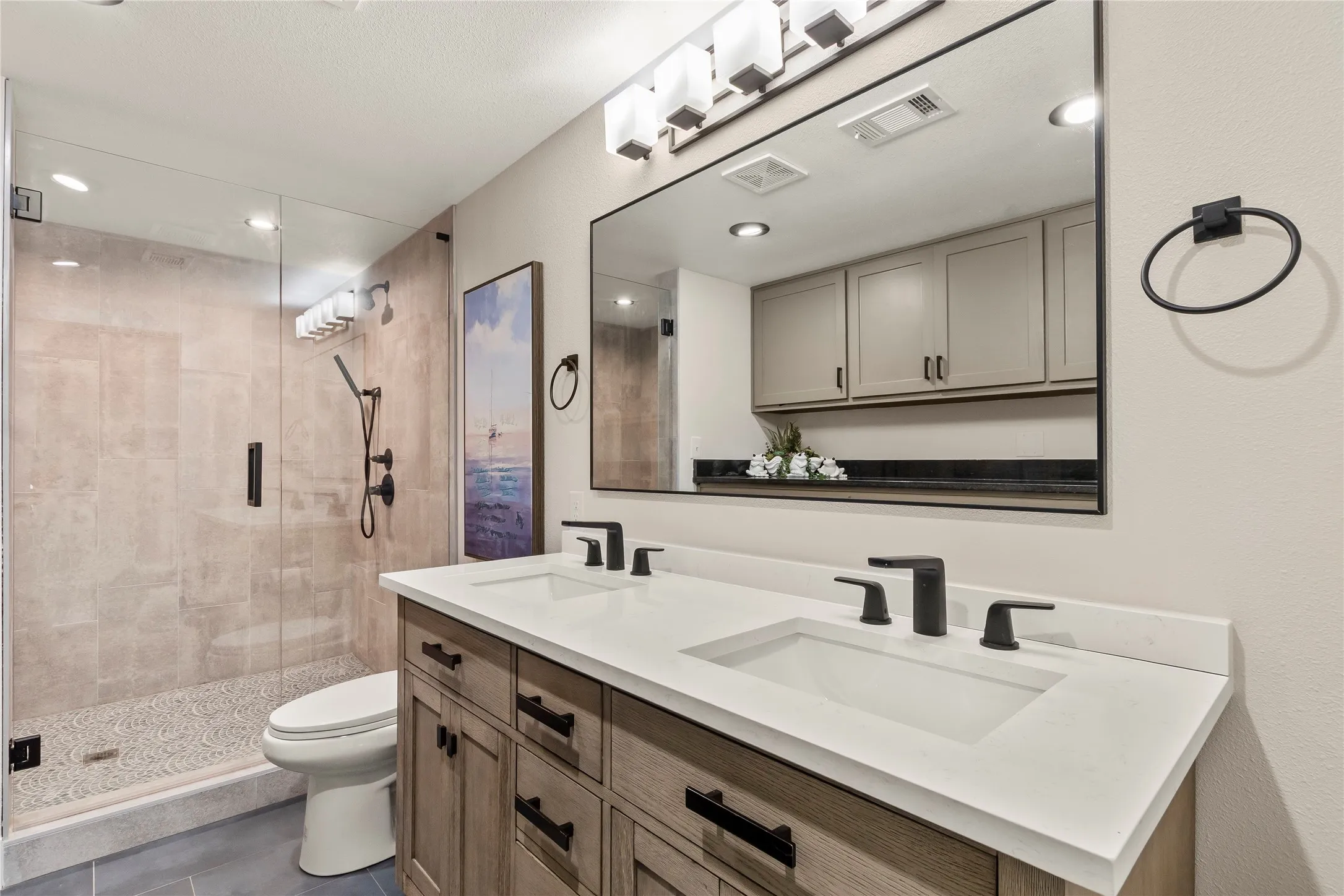 Single Family Residence For Sale in Henderson County , 125 Xit Ranch Road, Trinidad, Texas 75163, 4 Bedrooms, 3 Bathrooms, Garage spaces, 2,219 Sqft, built in 1984, Preowned, Price $739,000, mls#21245638, Real Estate Agent in Trinidad, Homes For Sale in Henderson county, Homes For Sale in Trinidad, Realtor in Trinidad Texas, Real Estate Brokerage Independent Realty Texas, Luminita Cordes Realtor