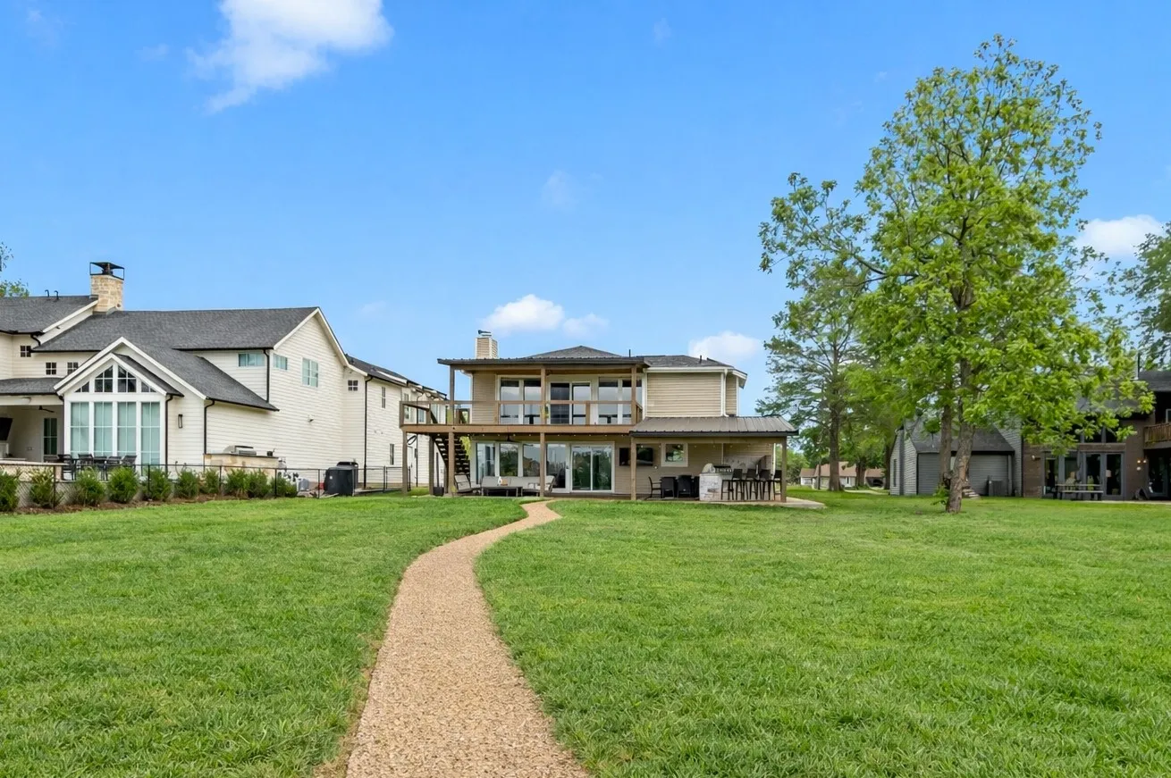 Single Family Residence For Sale in Henderson County , 125 Xit Ranch Road, Trinidad, Texas 75163, 4 Bedrooms, 3 Bathrooms, Garage spaces, 2,219 Sqft, built in 1984, Preowned, Price $739,000, mls#21245638, Real Estate Agent in Trinidad, Homes For Sale in Henderson county, Homes For Sale in Trinidad, Realtor in Trinidad Texas, Real Estate Brokerage Independent Realty Texas, Luminita Cordes Realtor