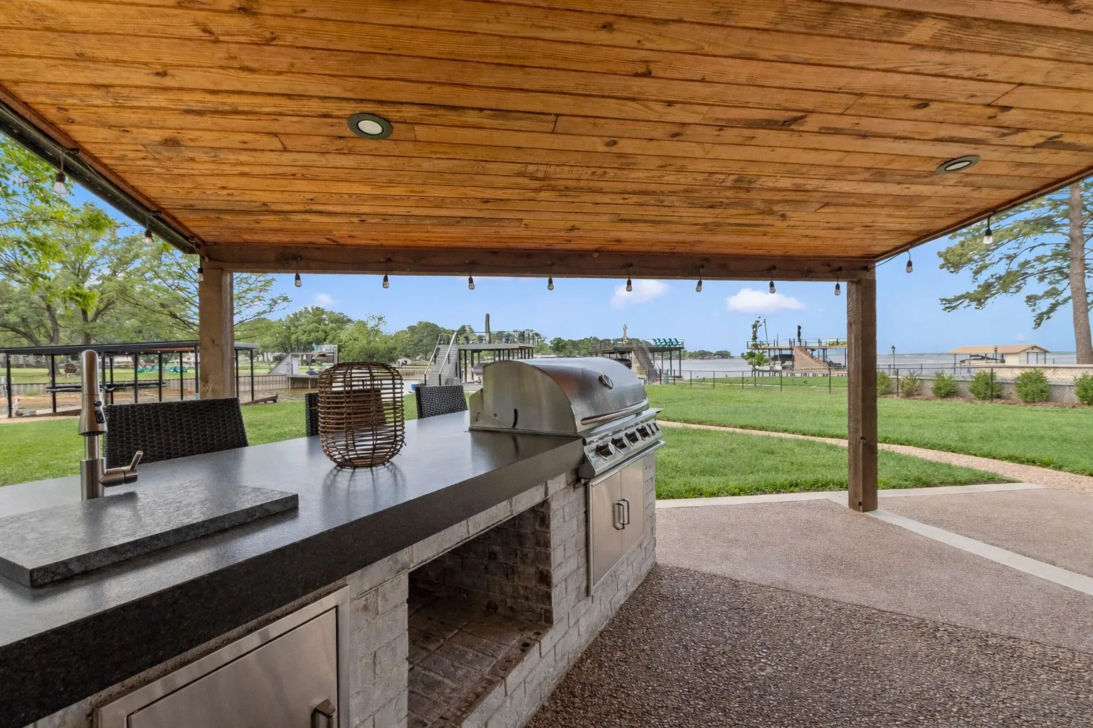 Single Family Residence For Sale in Henderson County , 125 Xit Ranch Road, Trinidad, Texas 75163, 4 Bedrooms, 3 Bathrooms, Garage spaces, 2,219 Sqft, built in 1984, Preowned, Price $739,000, mls#21245638, Real Estate Agent in Trinidad, Homes For Sale in Henderson county, Homes For Sale in Trinidad, Realtor in Trinidad Texas, Real Estate Brokerage Independent Realty Texas, Luminita Cordes Realtor