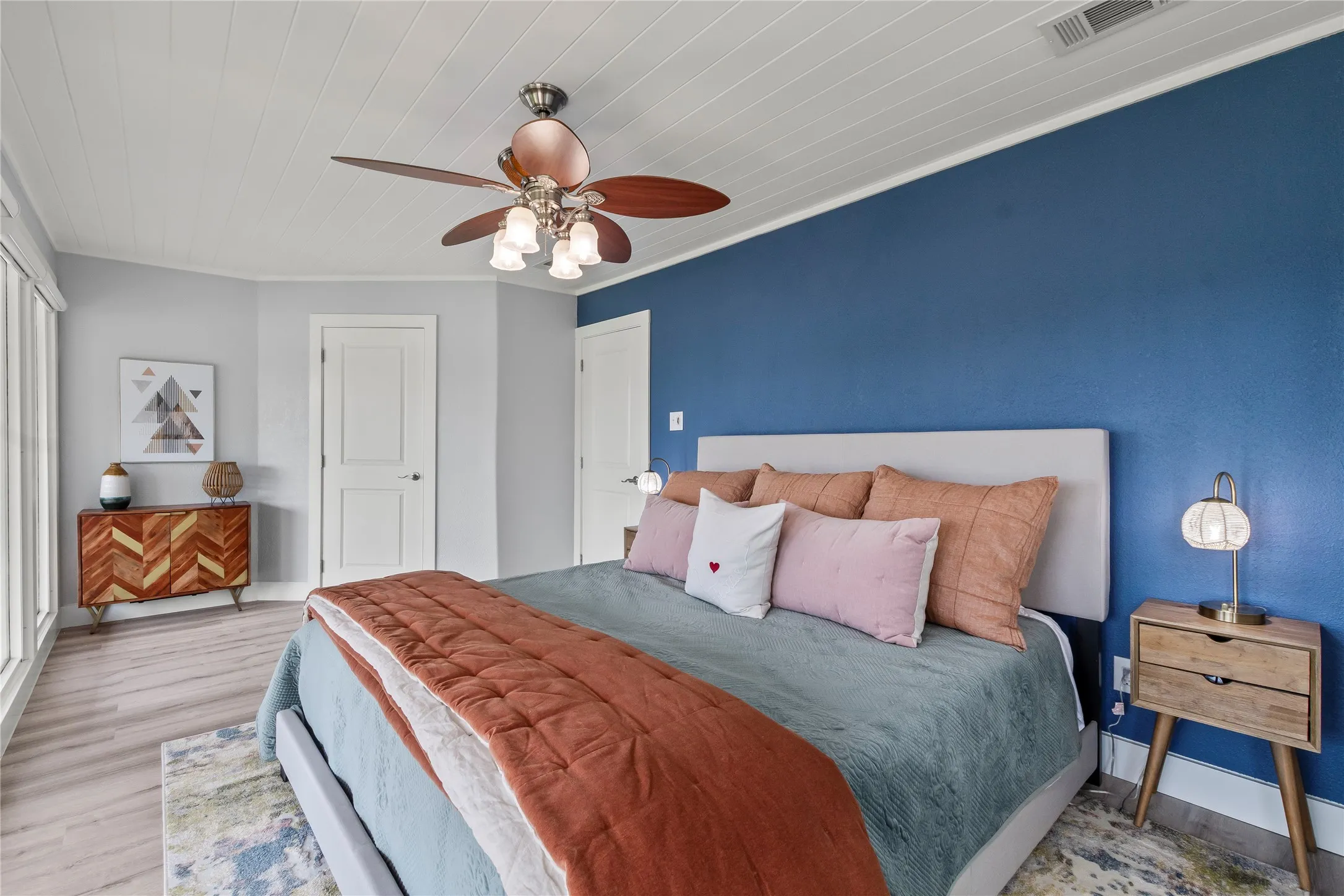 Single Family Residence For Sale in Henderson County , 125 Xit Ranch Road, Trinidad, Texas 75163, 4 Bedrooms, 3 Bathrooms, Garage spaces, 2,219 Sqft, built in 1984, Preowned, Price $739,000, mls#21245638, Real Estate Agent in Trinidad, Homes For Sale in Henderson county, Homes For Sale in Trinidad, Realtor in Trinidad Texas, Real Estate Brokerage Independent Realty Texas, Luminita Cordes Realtor