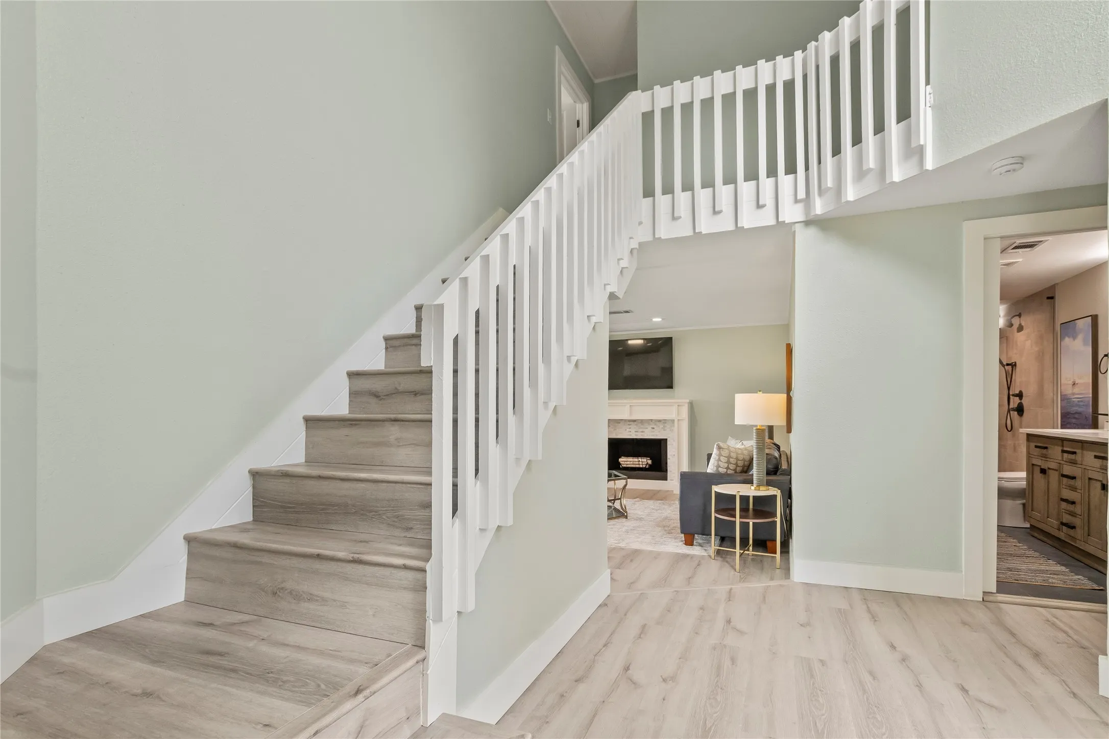 Single Family Residence For Sale in Henderson County , 125 Xit Ranch Road, Trinidad, Texas 75163, 4 Bedrooms, 3 Bathrooms, Garage spaces, 2,219 Sqft, built in 1984, Preowned, Price $739,000, mls#21245638, Real Estate Agent in Trinidad, Homes For Sale in Henderson county, Homes For Sale in Trinidad, Realtor in Trinidad Texas, Real Estate Brokerage Independent Realty Texas, Luminita Cordes Realtor