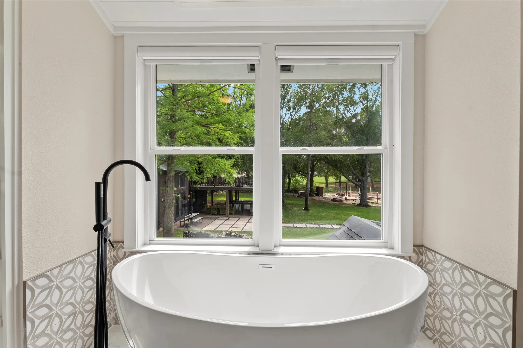 Single Family Residence For Sale in Henderson County , 125 Xit Ranch Road, Trinidad, Texas 75163, 4 Bedrooms, 3 Bathrooms, Garage spaces, 2,219 Sqft, built in 1984, Preowned, Price $739,000, mls#21245638, Real Estate Agent in Trinidad, Homes For Sale in Henderson county, Homes For Sale in Trinidad, Realtor in Trinidad Texas, Real Estate Brokerage Independent Realty Texas, Luminita Cordes Realtor