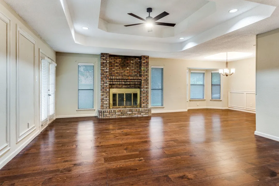 Single Family Residence For Sale in Tarrant County , 1505 Sunny Glen Street, Fort Worth, Texas 76134, 3 Bedroom, 2 Bathroom, 2 Garage spaces, 1,636 Sqft, built in 1985, mls#21221500, Real Estate Agent in Fort Worth, Homes For Sale in Tarrant county, Homes For Sale in Fort Worth, Realtor in Fort Worth Texas, Real Estate Brokerage Independent Realty Texas, Luminita Cordes Realtor