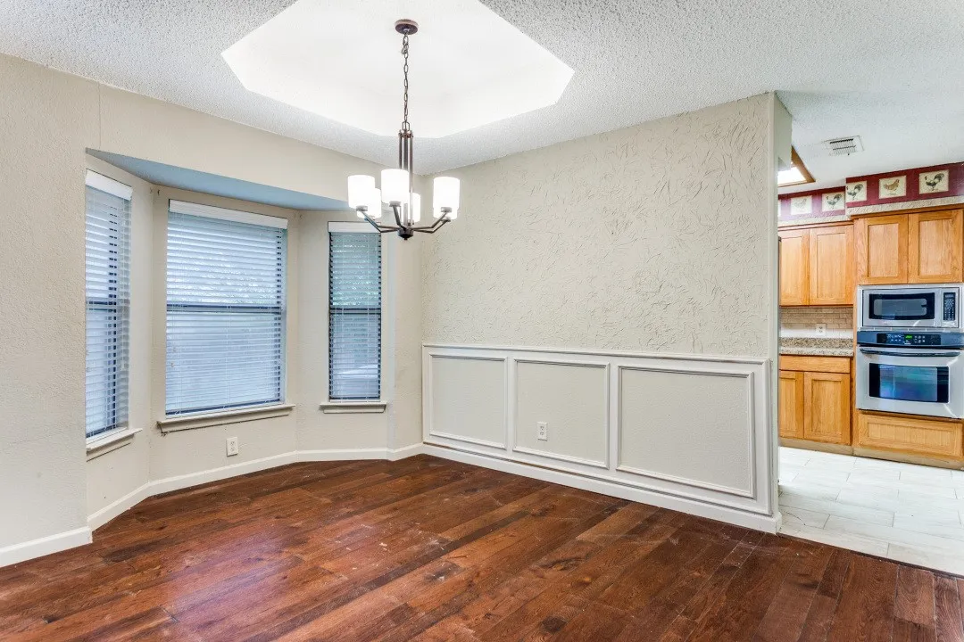Single Family Residence For Sale in Tarrant County , 1505 Sunny Glen Street, Fort Worth, Texas 76134, 3 Bedroom, 2 Bathroom, 2 Garage spaces, 1,636 Sqft, built in 1985, mls#21221500, Real Estate Agent in Fort Worth, Homes For Sale in Tarrant county, Homes For Sale in Fort Worth, Realtor in Fort Worth Texas, Real Estate Brokerage Independent Realty Texas, Luminita Cordes Realtor