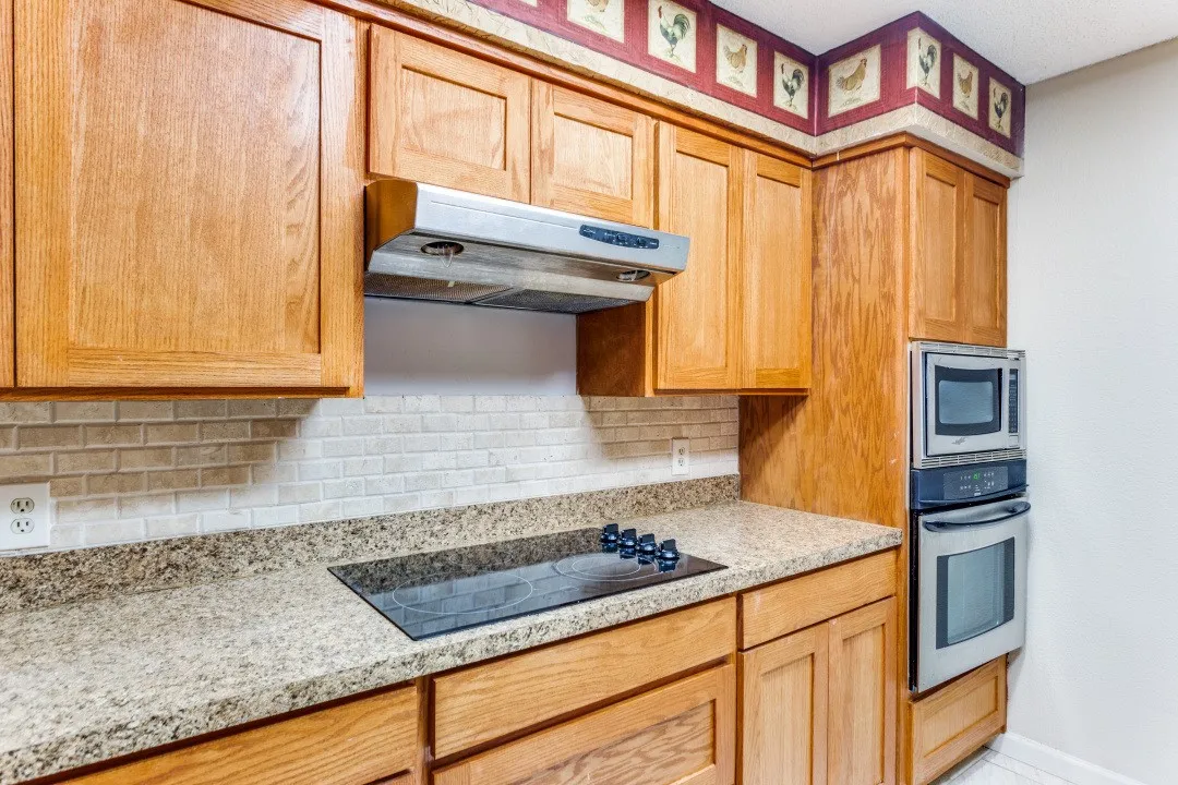 Single Family Residence For Sale in Tarrant County , 1505 Sunny Glen Street, Fort Worth, Texas 76134, 3 Bedroom, 2 Bathroom, 2 Garage spaces, 1,636 Sqft, built in 1985, mls#21221500, Real Estate Agent in Fort Worth, Homes For Sale in Tarrant county, Homes For Sale in Fort Worth, Realtor in Fort Worth Texas, Real Estate Brokerage Independent Realty Texas, Luminita Cordes Realtor