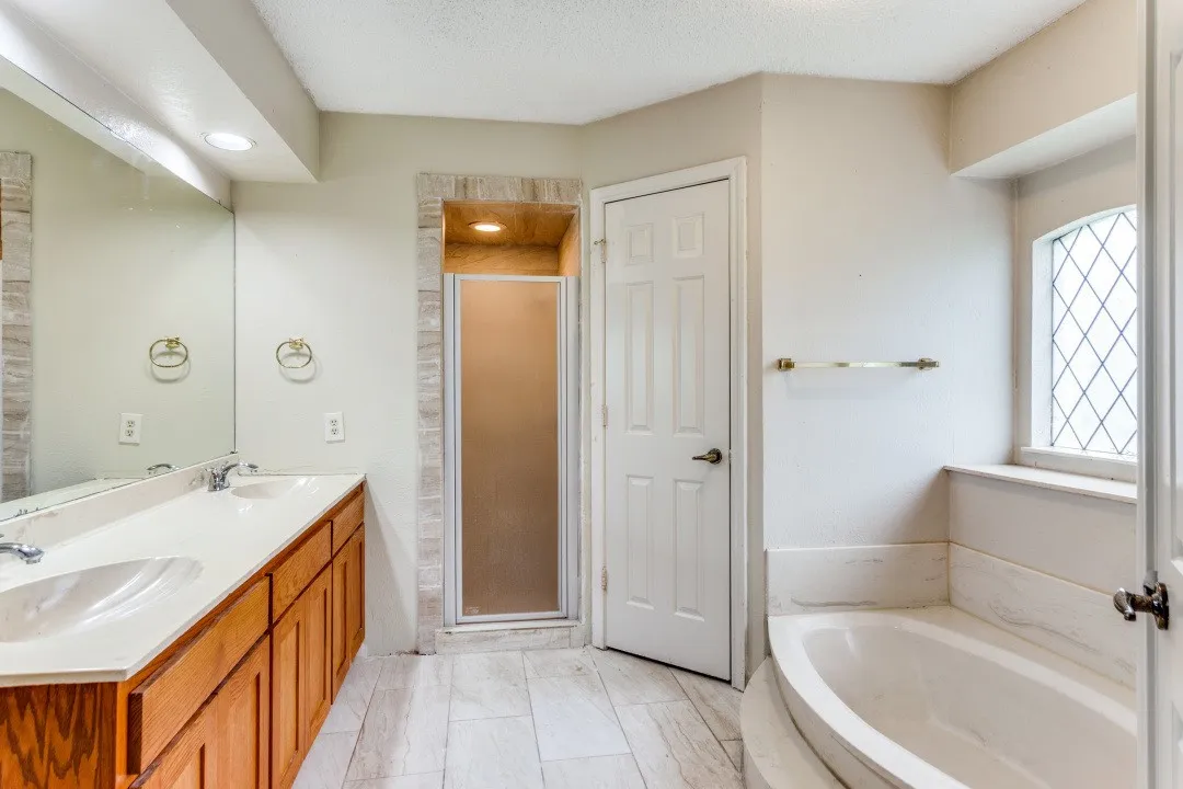 Single Family Residence For Sale in Tarrant County , 1505 Sunny Glen Street, Fort Worth, Texas 76134, 3 Bedroom, 2 Bathroom, 2 Garage spaces, 1,636 Sqft, built in 1985, mls#21221500, Real Estate Agent in Fort Worth, Homes For Sale in Tarrant county, Homes For Sale in Fort Worth, Realtor in Fort Worth Texas, Real Estate Brokerage Independent Realty Texas, Luminita Cordes Realtor