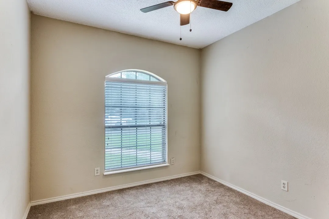 Single Family Residence For Sale in Tarrant County , 1505 Sunny Glen Street, Fort Worth, Texas 76134, 3 Bedroom, 2 Bathroom, 2 Garage spaces, 1,636 Sqft, built in 1985, mls#21221500, Real Estate Agent in Fort Worth, Homes For Sale in Tarrant county, Homes For Sale in Fort Worth, Realtor in Fort Worth Texas, Real Estate Brokerage Independent Realty Texas, Luminita Cordes Realtor