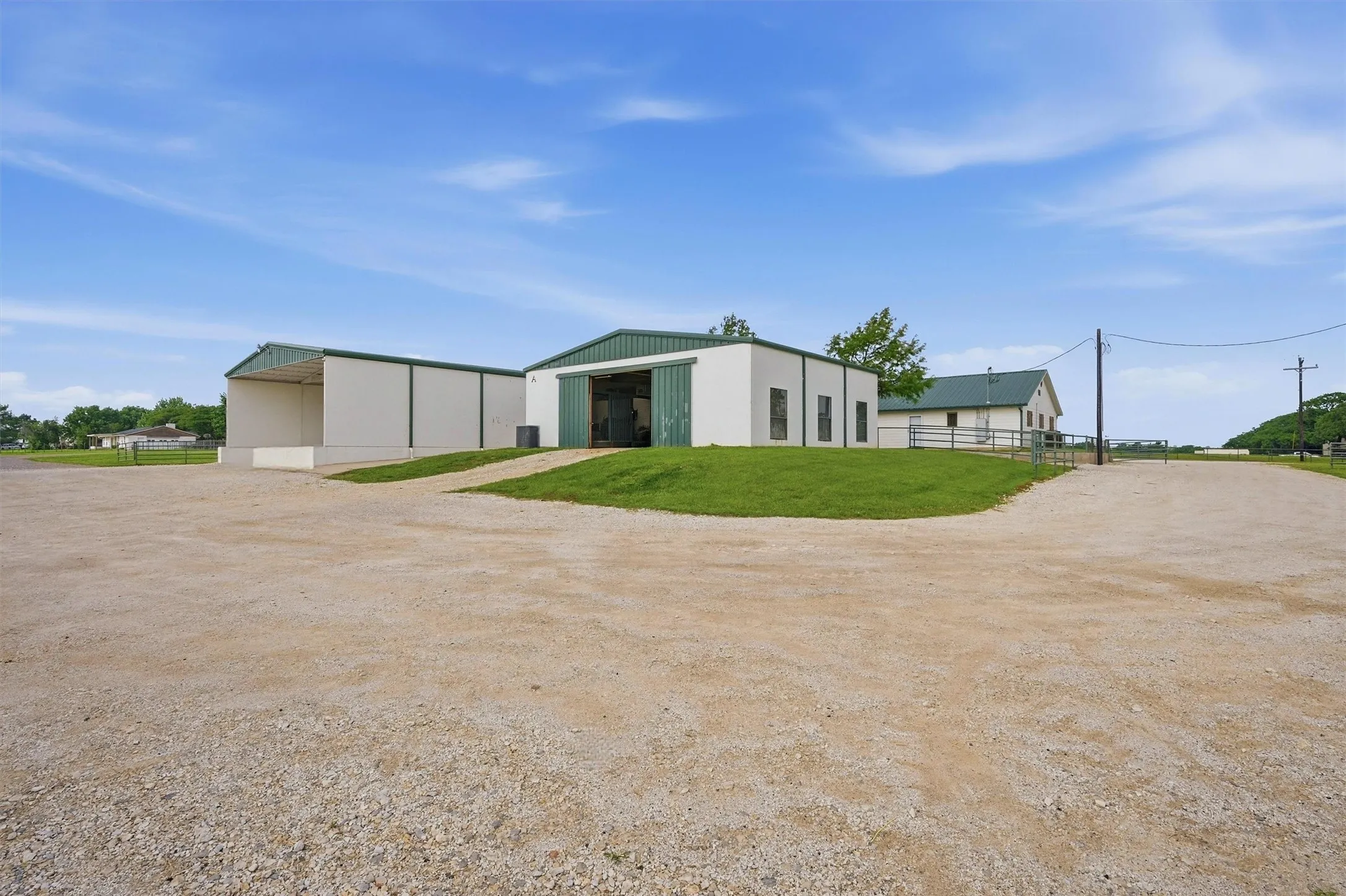 5 five-stall barn and adjacent 39x24' covered storage area behind the residence