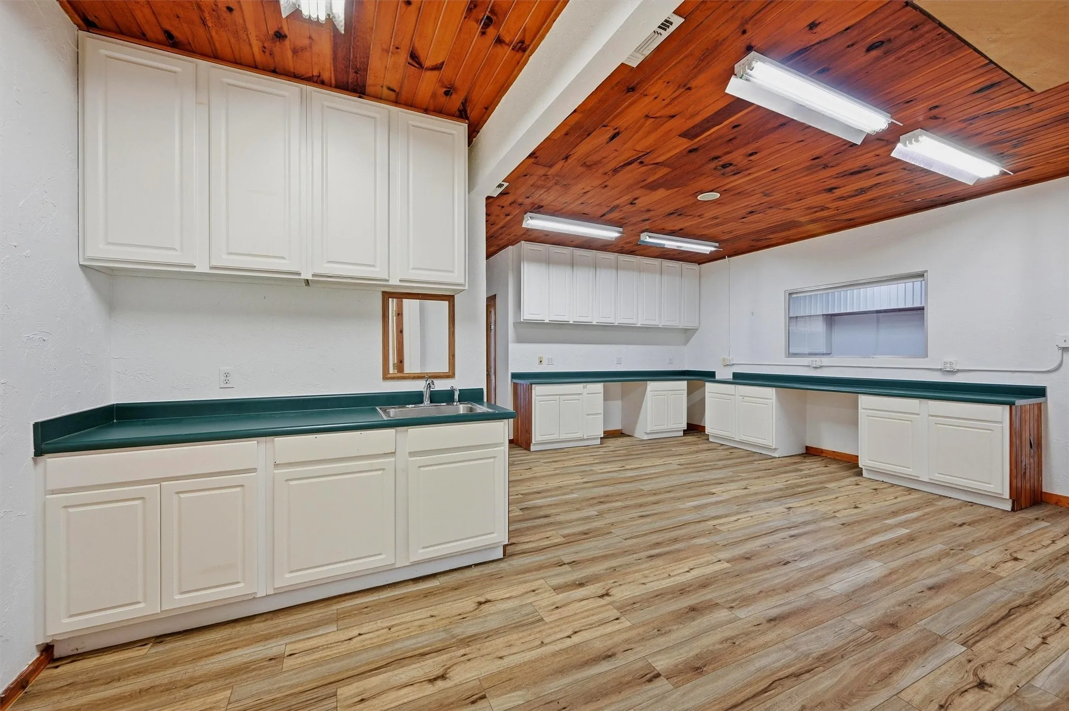 Flex space - could be a craft room, or home office space