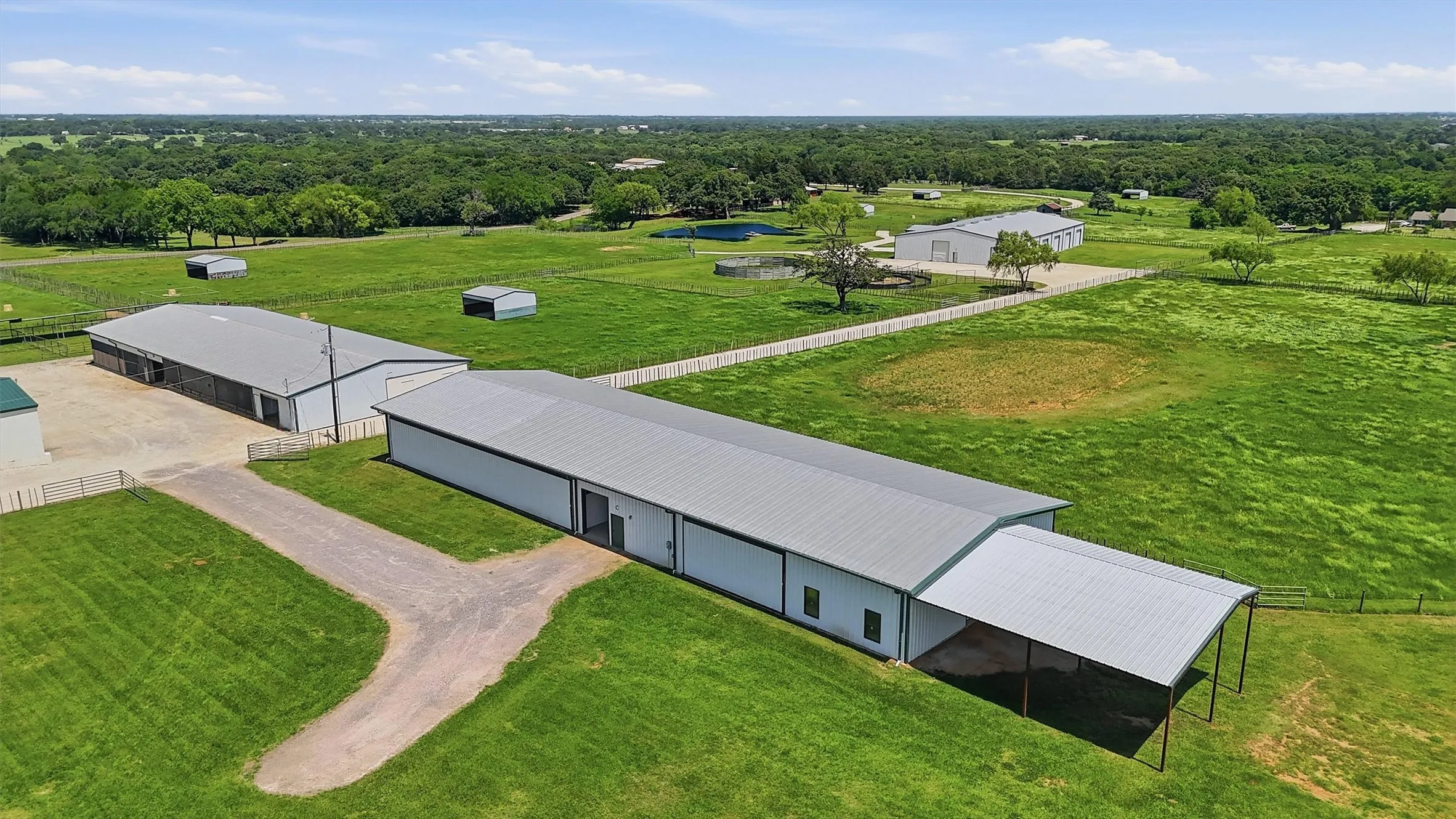 Aerial view of Mare Motel-Breeding Hub(upper left), Show Barn with 20-stalls, and the Arena Barn to the south
