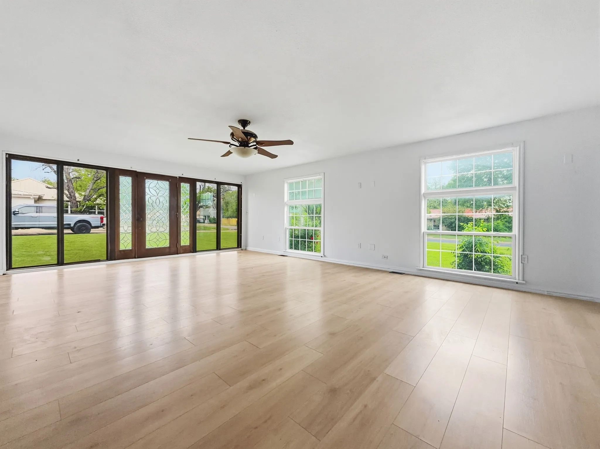 Single Family Residence For Sale in Hamilton County , 609 E Main Street, Hamilton, Texas 76531, 4 Bedroom, 2 Bathroom, Garage spaces, 2,889 Sqft, built in 1928, mls#21245167, Real Estate Agent in Hamilton, Homes For Sale in Hamilton county, Homes For Sale in Hamilton, Realtor in Hamilton Texas, Real Estate Brokerage Independent Realty Texas, Luminita Cordes Realtor