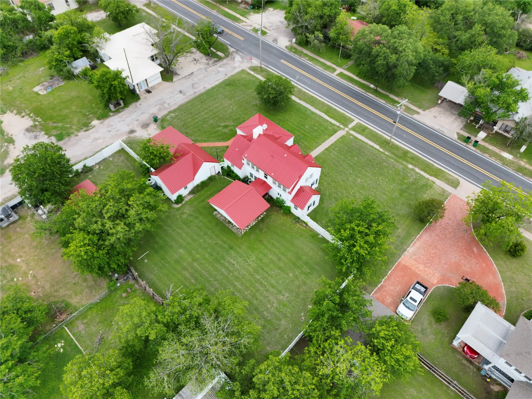 Single Family Residence For Sale in Hamilton County , 609 E Main Street, Hamilton, Texas 76531, 4 Bedroom, 2 Bathroom, Garage spaces, 2,889 Sqft, built in 1928, mls#21245167, Real Estate Agent in Hamilton, Homes For Sale in Hamilton county, Homes For Sale in Hamilton, Realtor in Hamilton Texas, Real Estate Brokerage Independent Realty Texas, Luminita Cordes Realtor