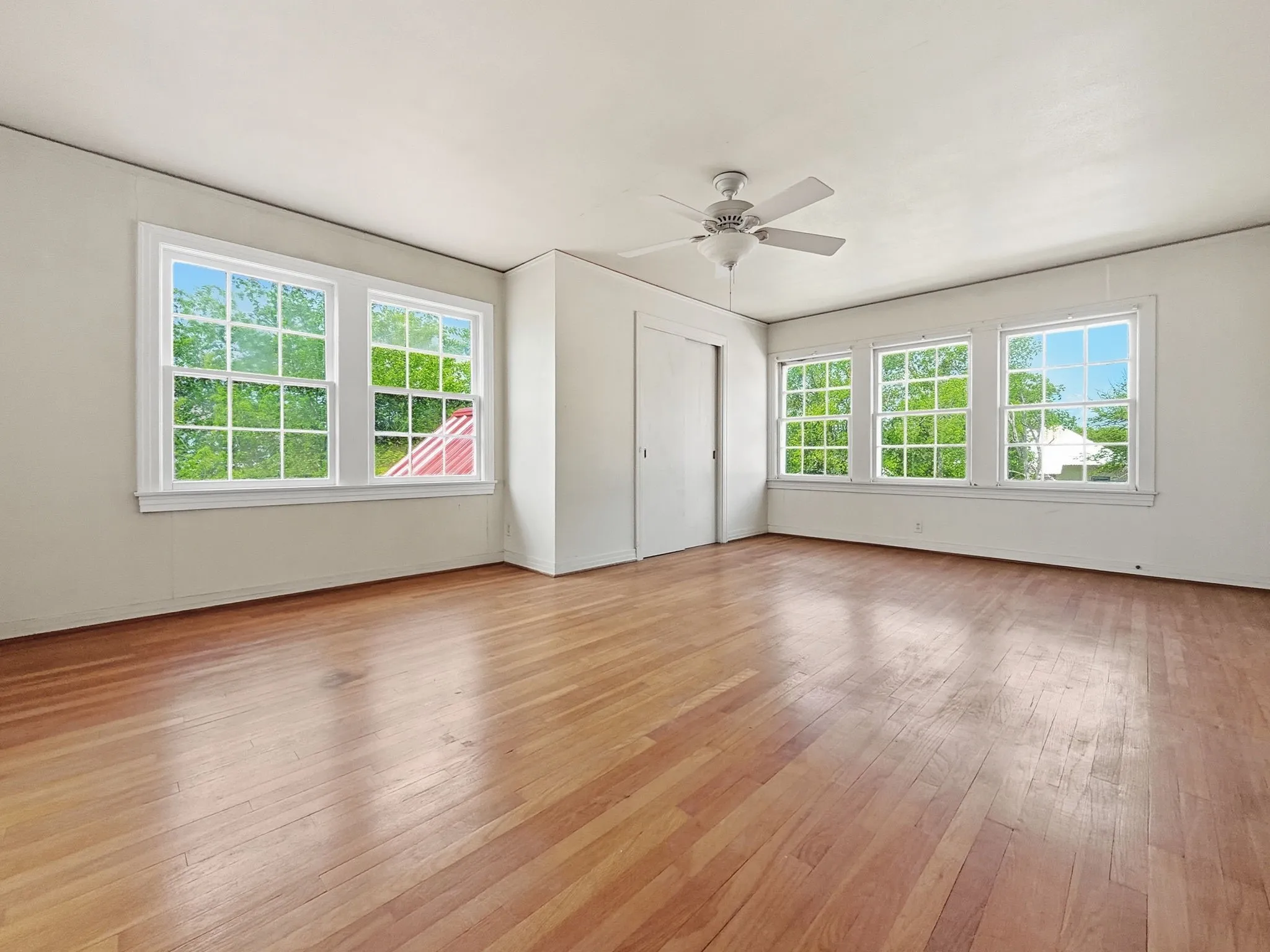 Single Family Residence For Sale in Hamilton County , 609 E Main Street, Hamilton, Texas 76531, 4 Bedroom, 2 Bathroom, Garage spaces, 2,889 Sqft, built in 1928, mls#21245167, Real Estate Agent in Hamilton, Homes For Sale in Hamilton county, Homes For Sale in Hamilton, Realtor in Hamilton Texas, Real Estate Brokerage Independent Realty Texas, Luminita Cordes Realtor