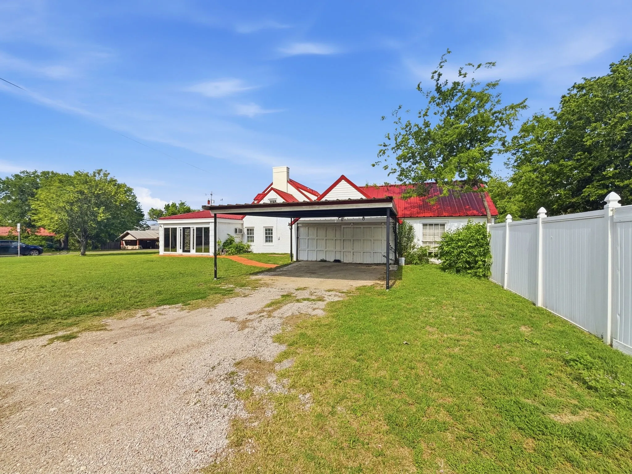 Single Family Residence For Sale in Hamilton County , 609 E Main Street, Hamilton, Texas 76531, 4 Bedroom, 2 Bathroom, Garage spaces, 2,889 Sqft, built in 1928, mls#21245167, Real Estate Agent in Hamilton, Homes For Sale in Hamilton county, Homes For Sale in Hamilton, Realtor in Hamilton Texas, Real Estate Brokerage Independent Realty Texas, Luminita Cordes Realtor