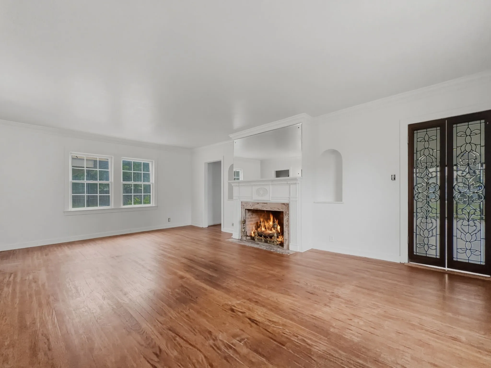 Single Family Residence For Sale in Hamilton County , 609 E Main Street, Hamilton, Texas 76531, 4 Bedroom, 2 Bathroom, Garage spaces, 2,889 Sqft, built in 1928, mls#21245167, Real Estate Agent in Hamilton, Homes For Sale in Hamilton county, Homes For Sale in Hamilton, Realtor in Hamilton Texas, Real Estate Brokerage Independent Realty Texas, Luminita Cordes Realtor
