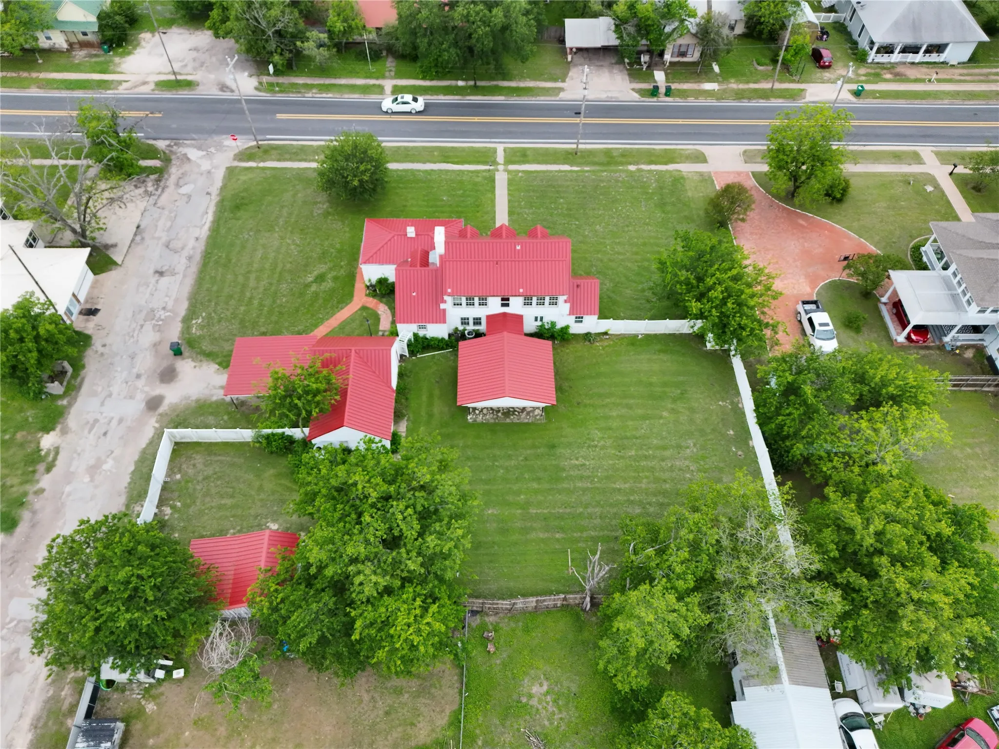 Single Family Residence For Sale in Hamilton County , 609 E Main Street, Hamilton, Texas 76531, 4 Bedroom, 2 Bathroom, Garage spaces, 2,889 Sqft, built in 1928, mls#21245167, Real Estate Agent in Hamilton, Homes For Sale in Hamilton county, Homes For Sale in Hamilton, Realtor in Hamilton Texas, Real Estate Brokerage Independent Realty Texas, Luminita Cordes Realtor